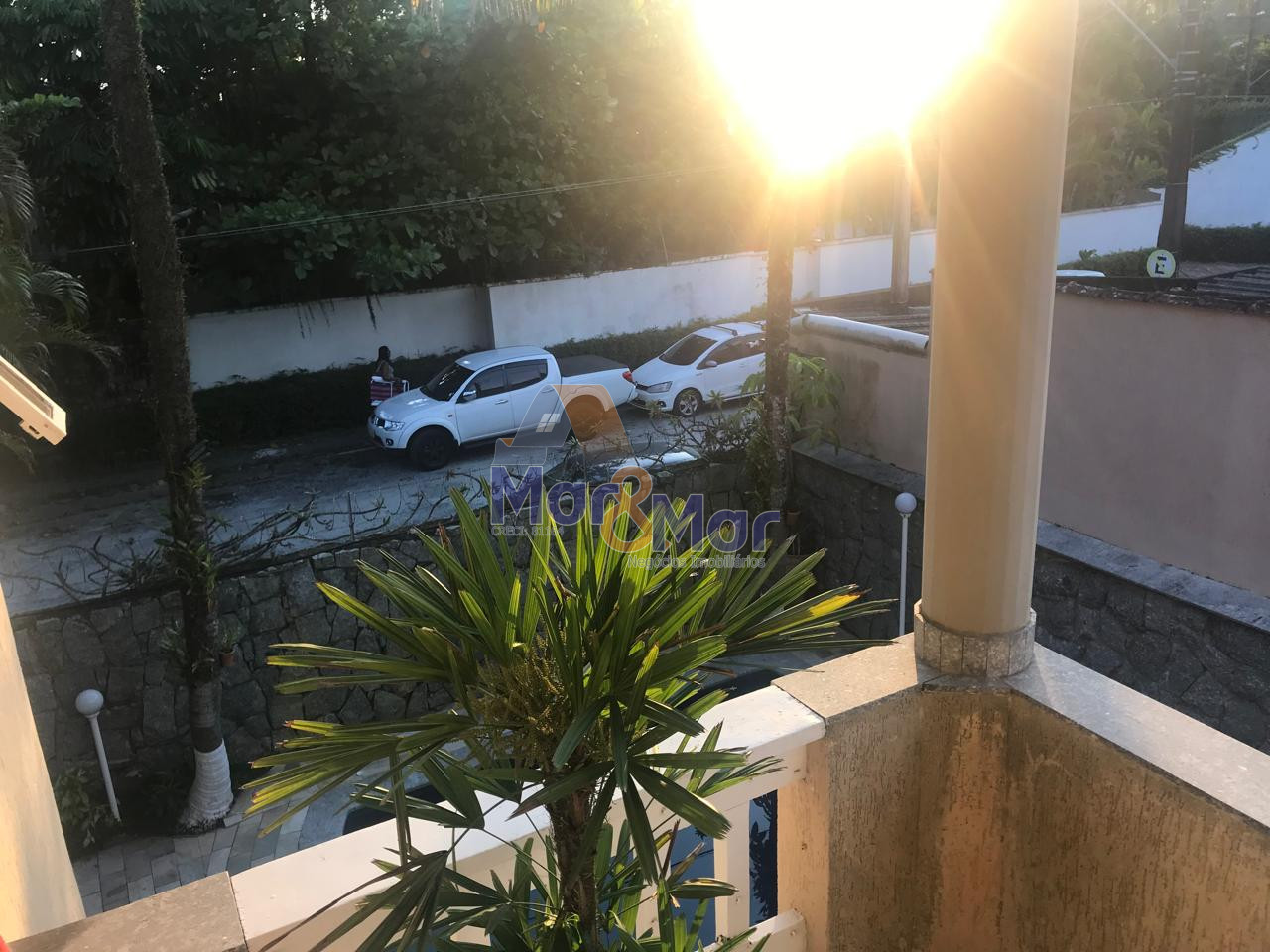 Casa Duplex à Venda no Guaiuba - Guarujá