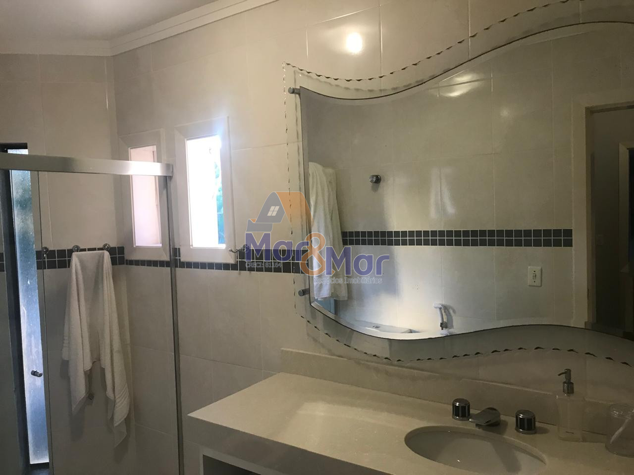 Casa Duplex à Venda no Guaiuba - Guarujá