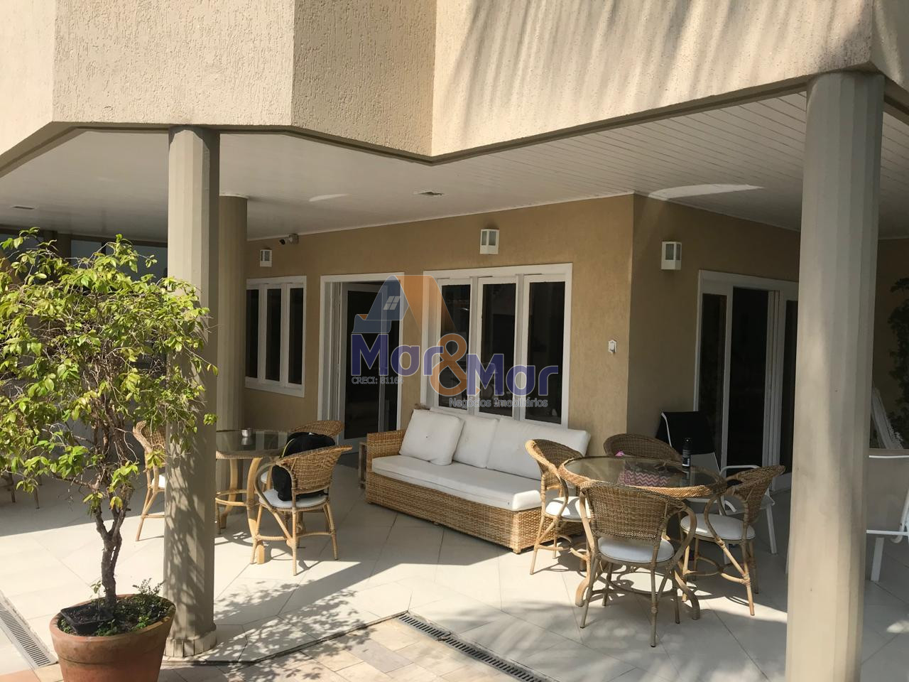 Casa Duplex à Venda no Guaiuba - Guarujá