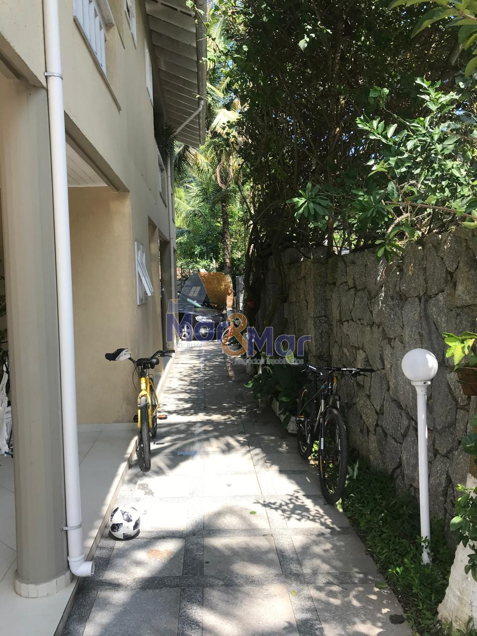 Casa Duplex à Venda no Guaiuba - Guarujá