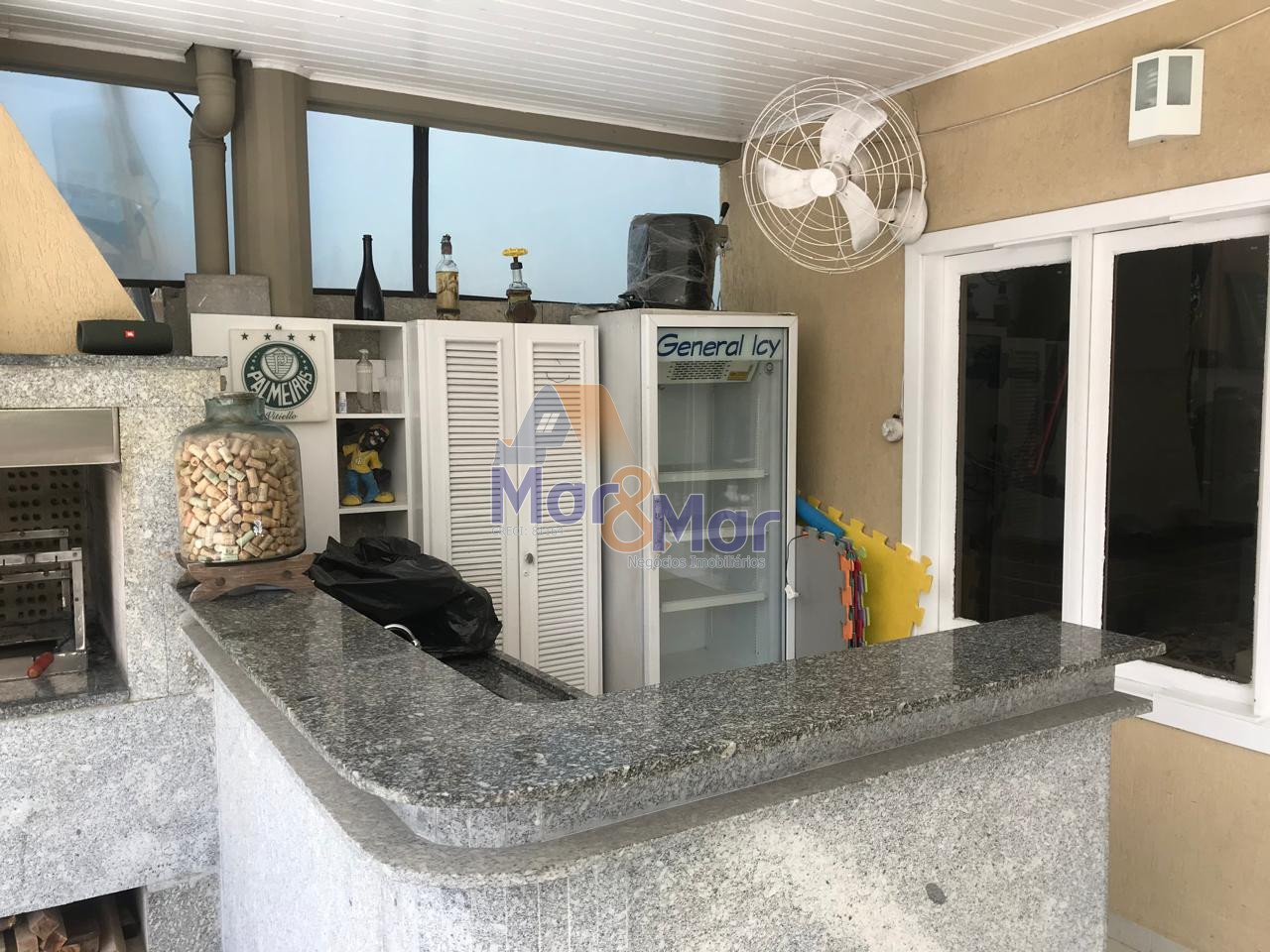 Casa Duplex à Venda no Guaiuba - Guarujá
