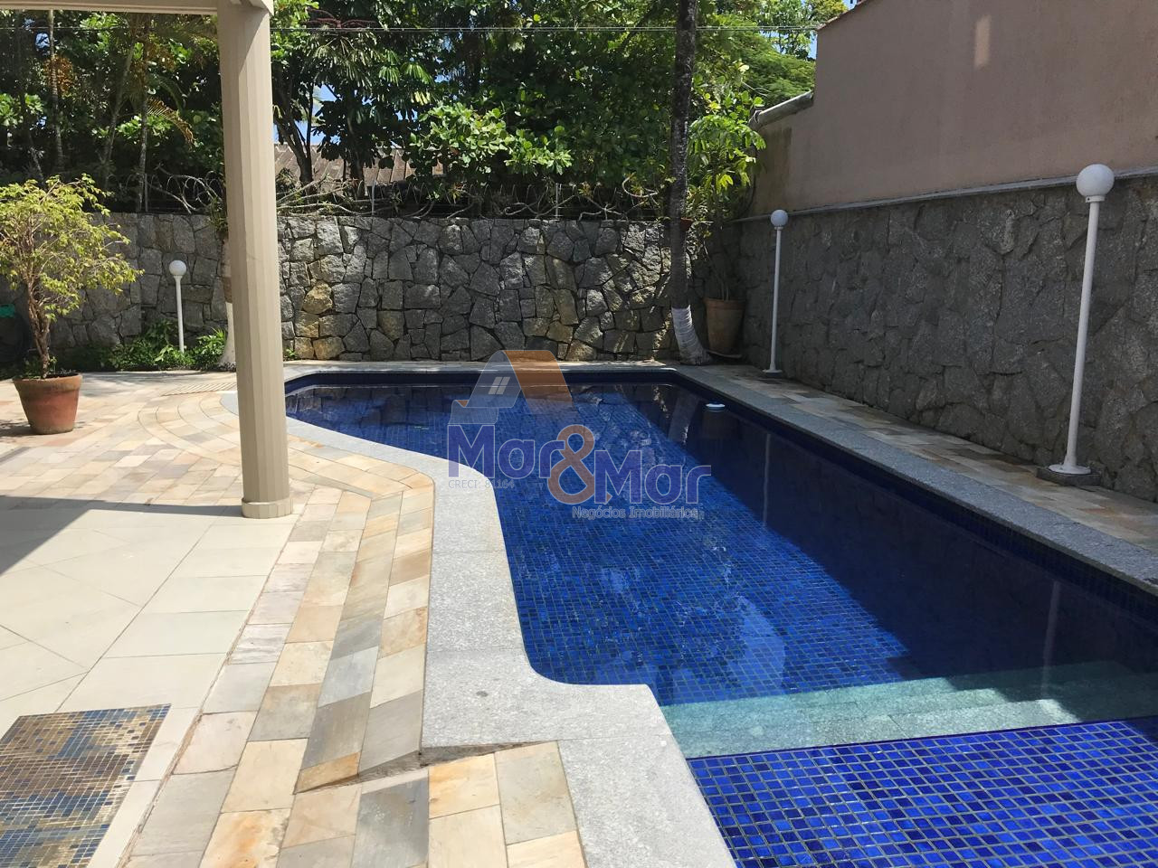 Casa Duplex à Venda no Guaiuba - Guarujá
