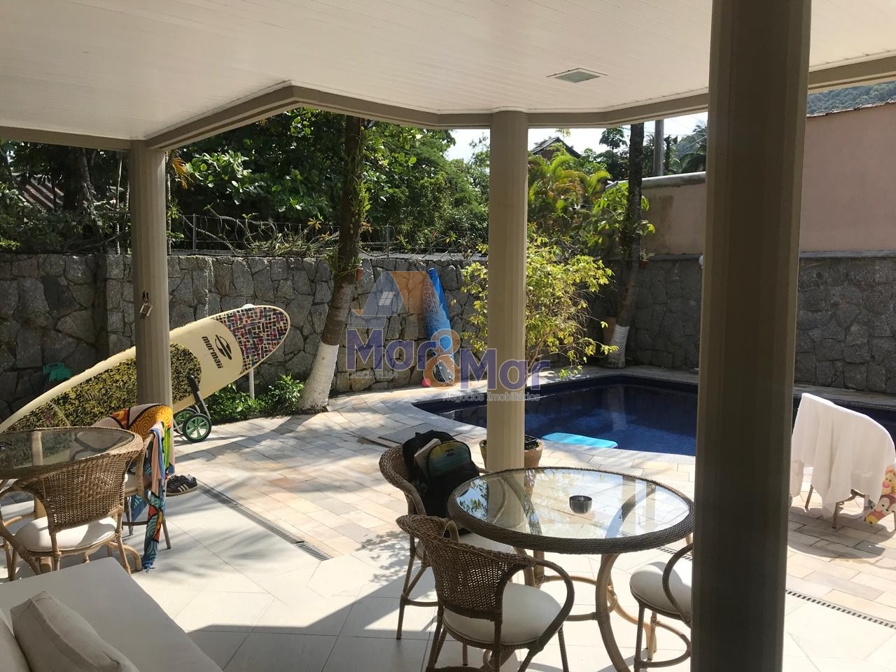 Casa Duplex à Venda no Guaiuba - Guarujá