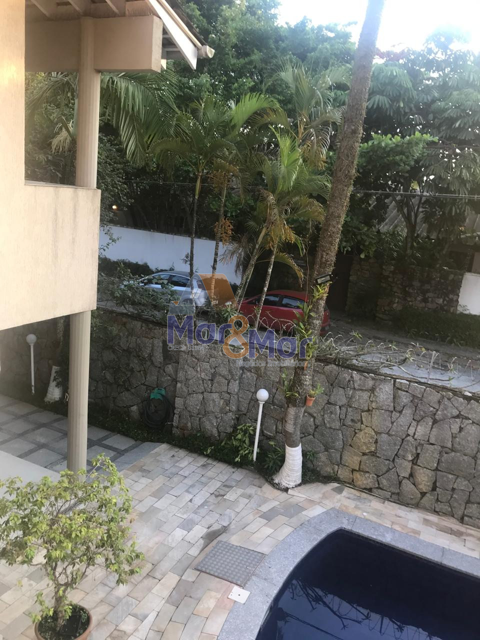 Casa Duplex à Venda no Guaiuba - Guarujá
