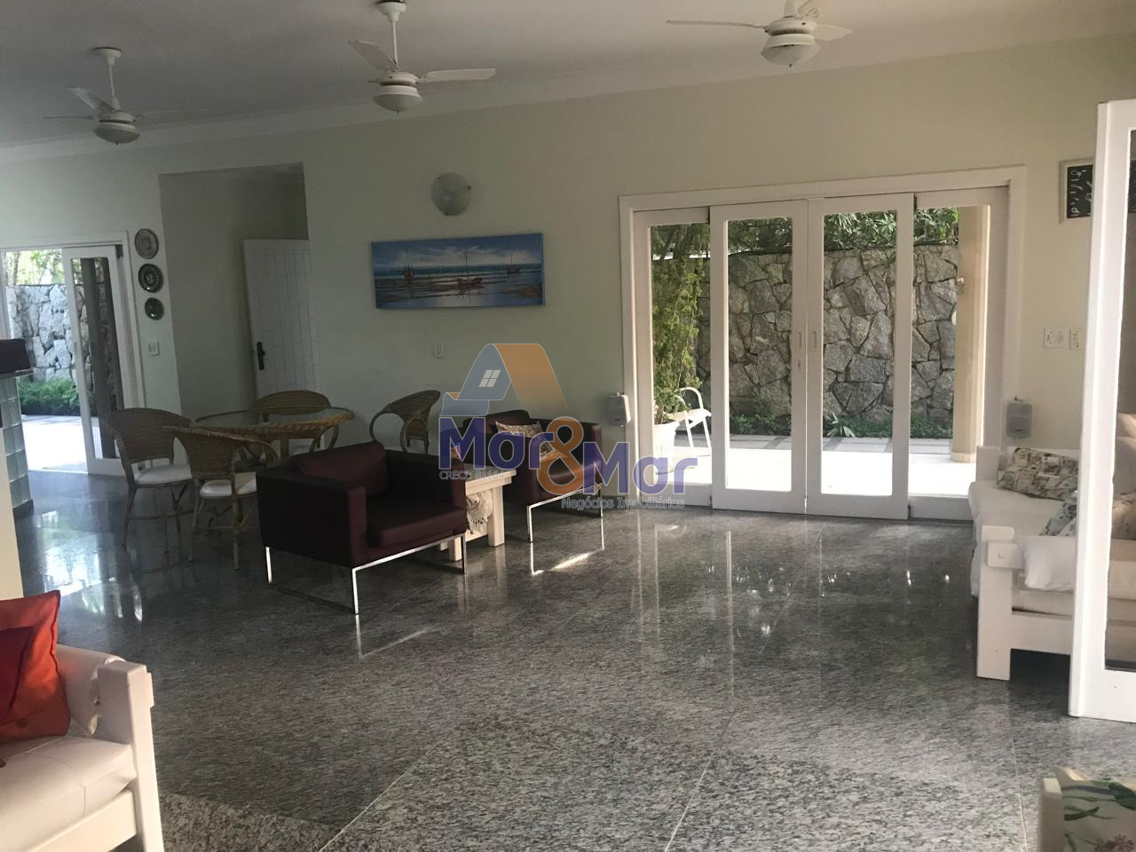 Casa Duplex à Venda no Guaiuba - Guarujá