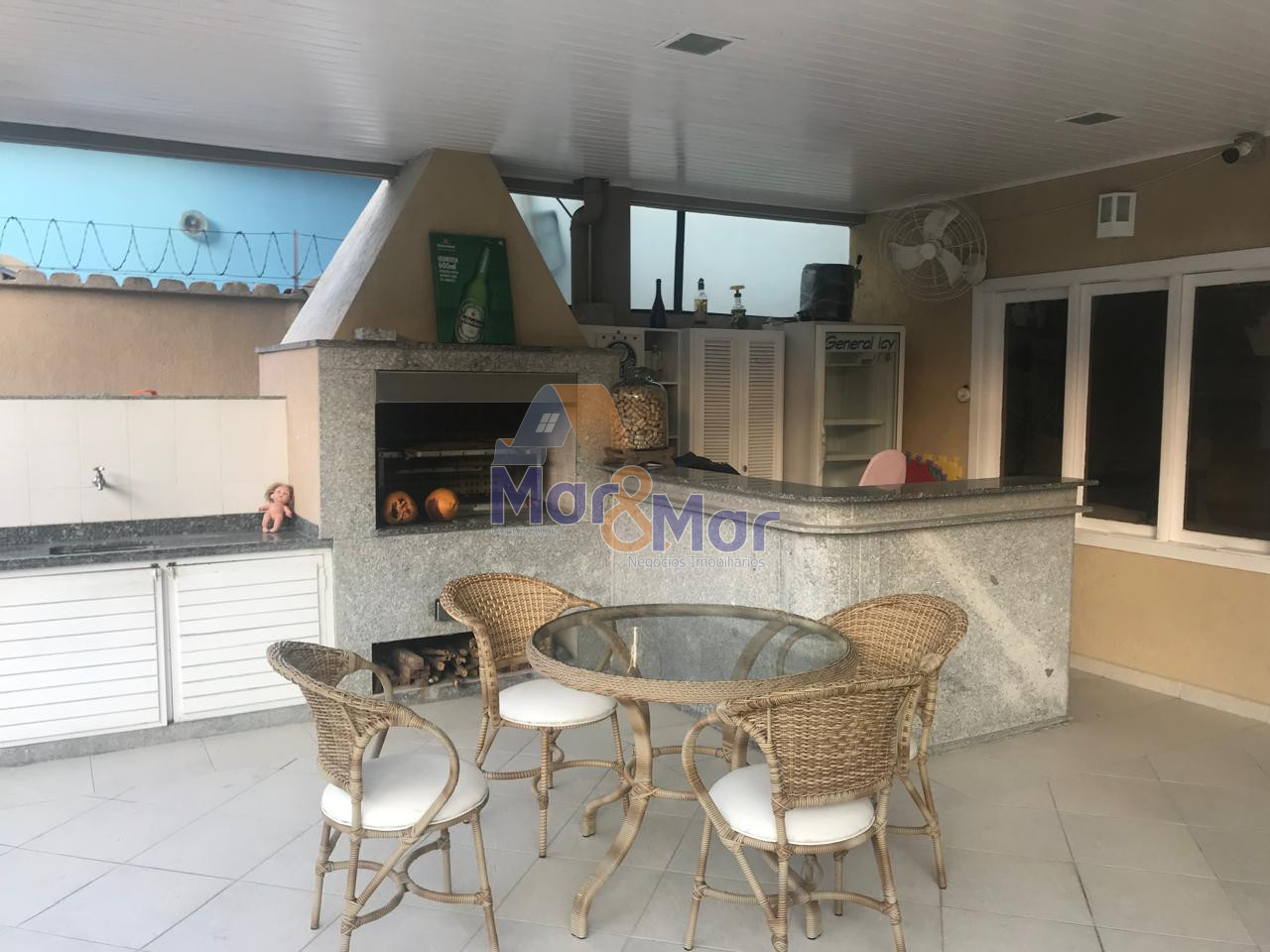 Casa Duplex à Venda no Guaiuba - Guarujá