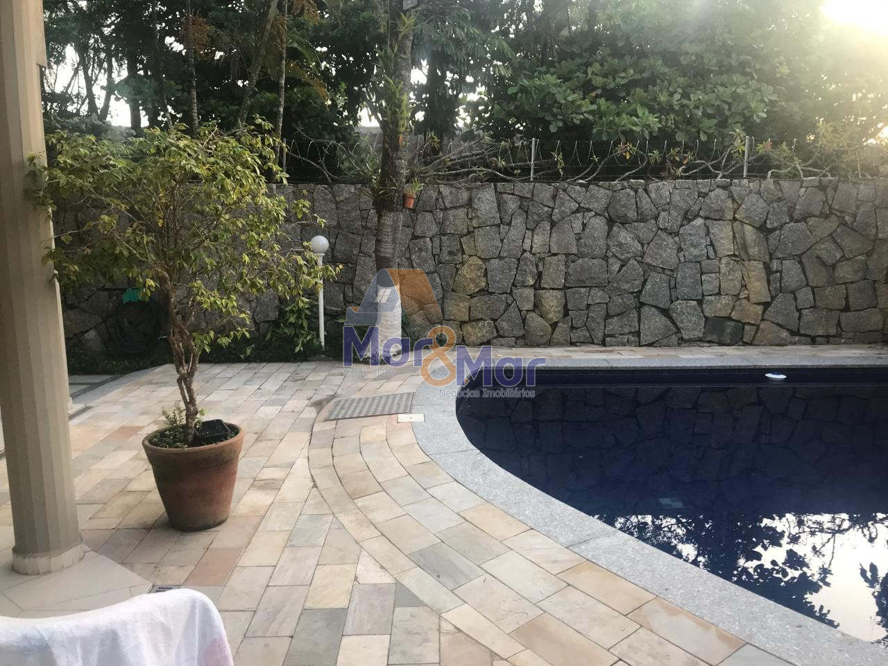 Casa Duplex à Venda no Guaiuba - Guarujá