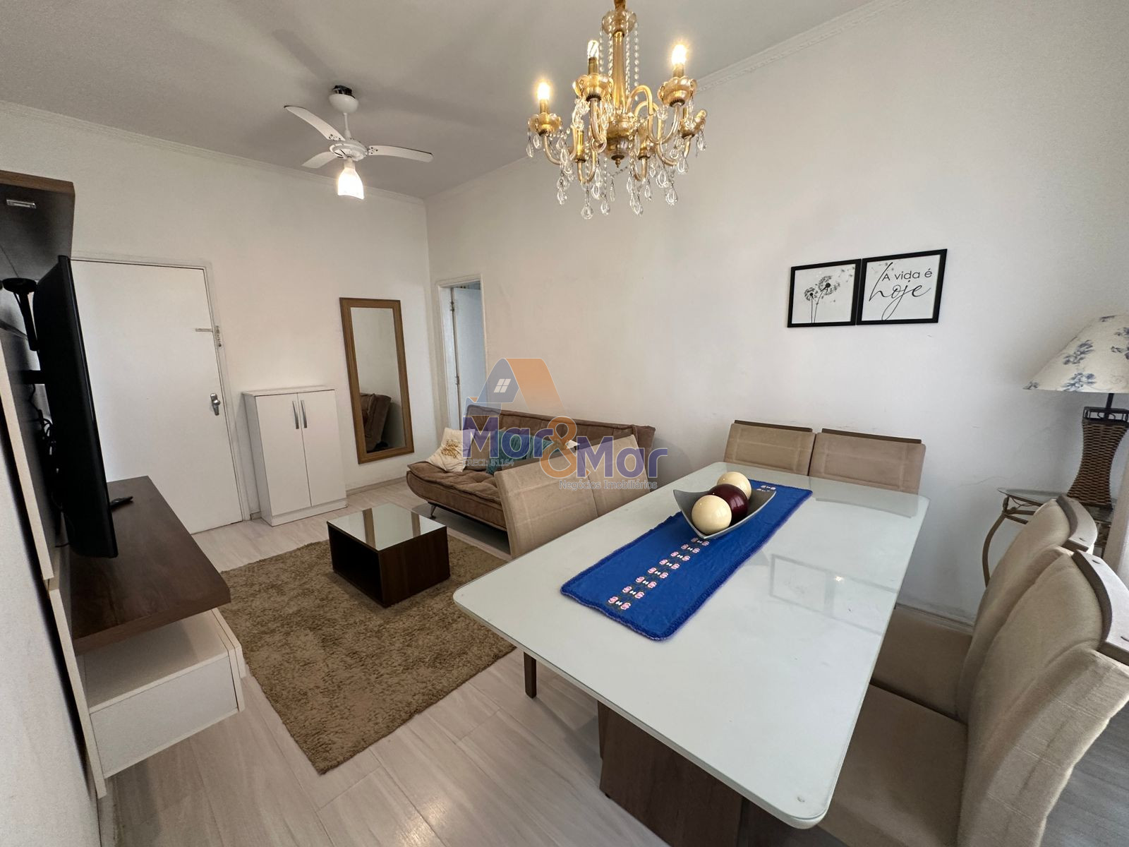 Apartamento na Praia das Pitangueiras, Guarujá - SP