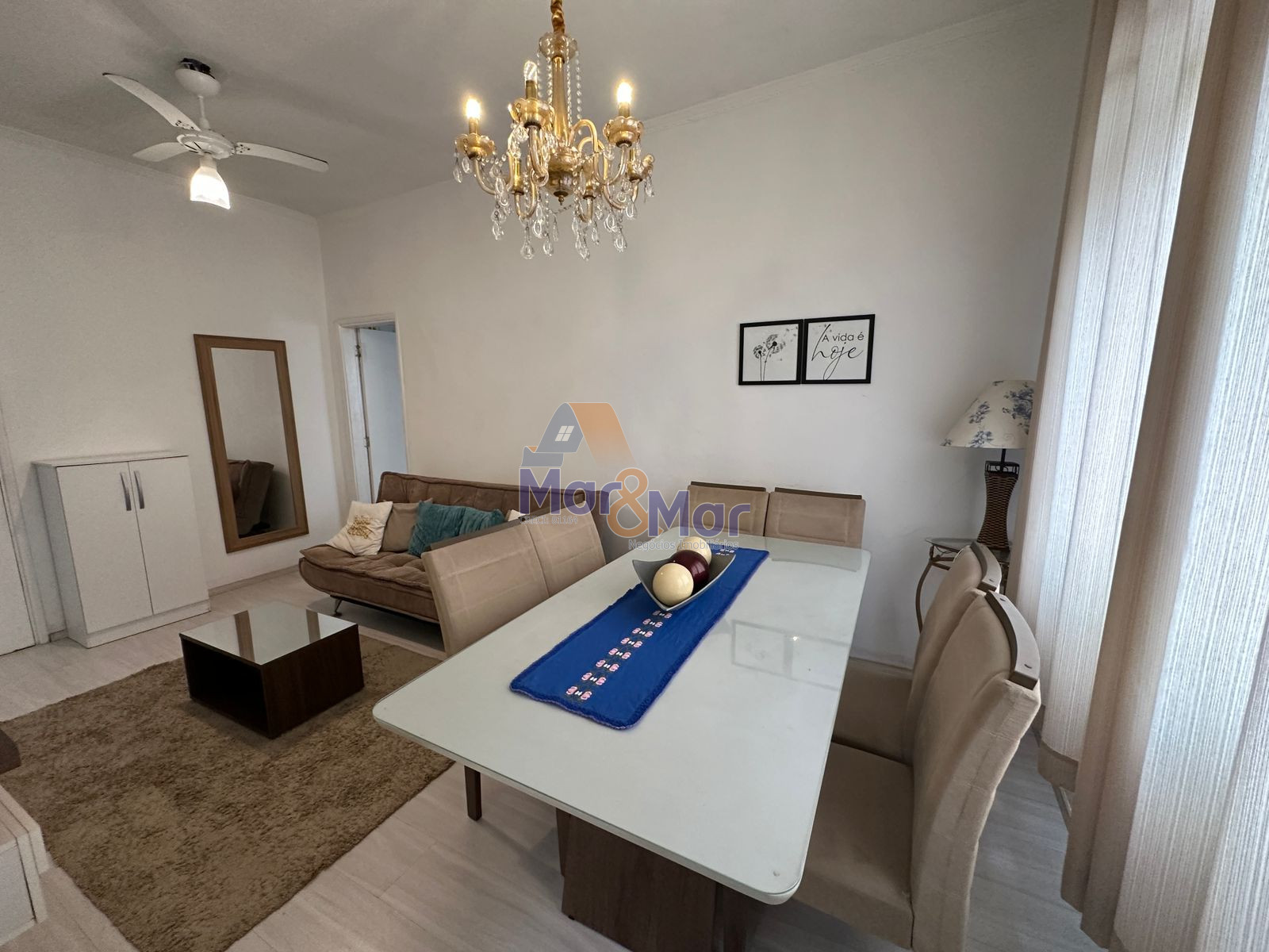 Apartamento na Praia das Pitangueiras, Guarujá - SP