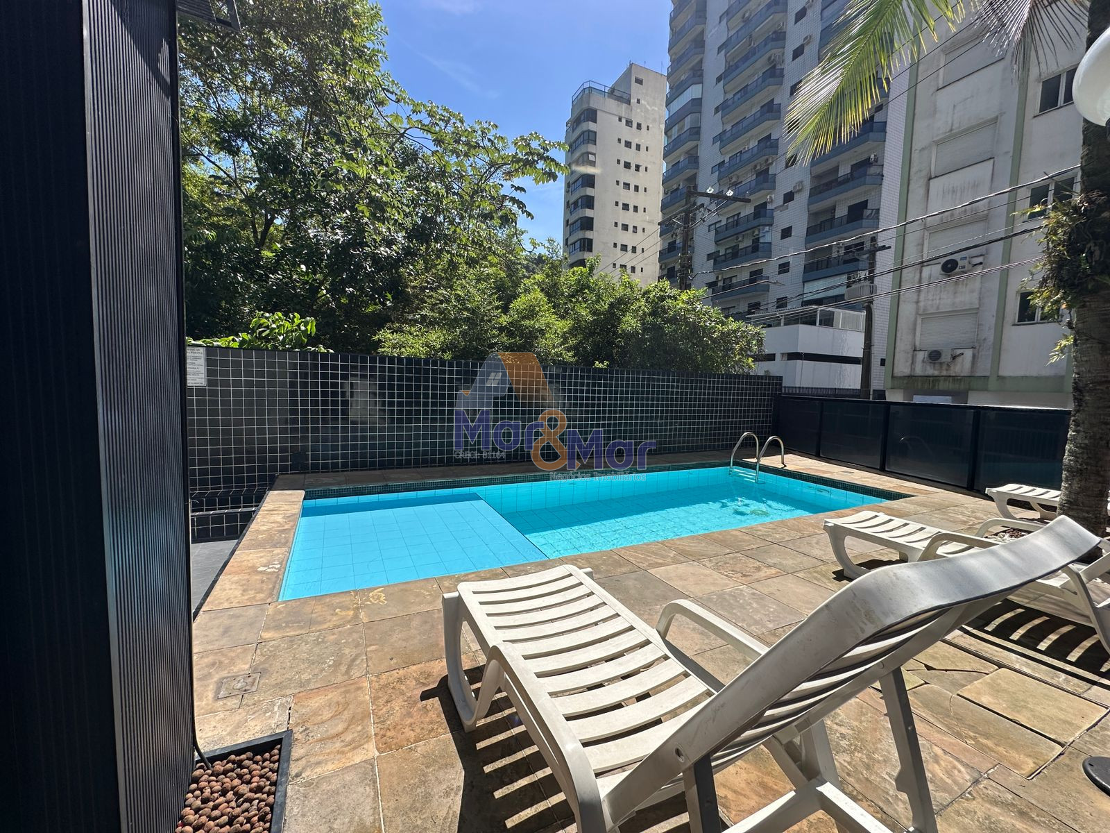 Apartamento na Praia das Pitangueiras, Guarujá - SP