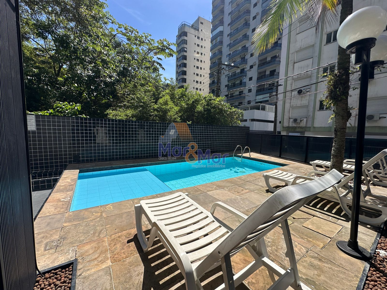Apartamento na Praia das Pitangueiras, Guarujá - SP