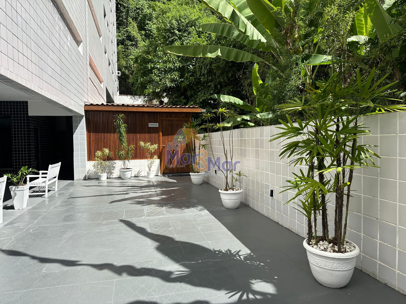 Apartamento na Praia das Pitangueiras, Guarujá - SP