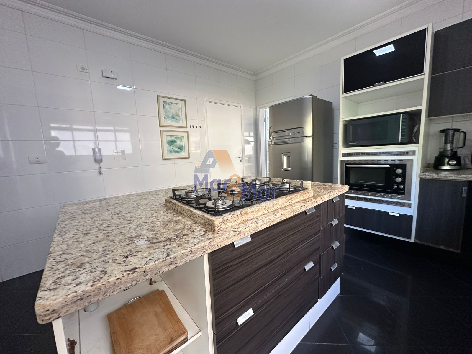 Apartamento na Praia das Pitangueiras, Guarujá - SP