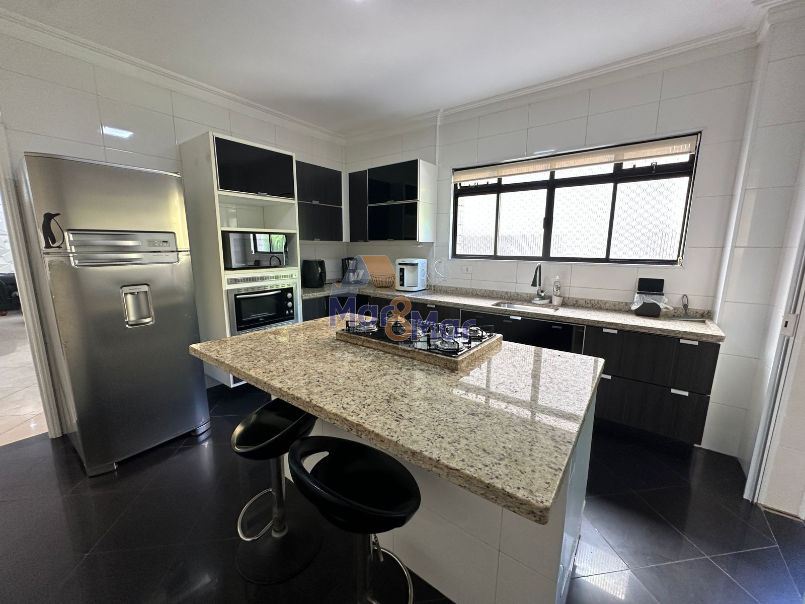 Apartamento na Praia das Pitangueiras, Guarujá - SP