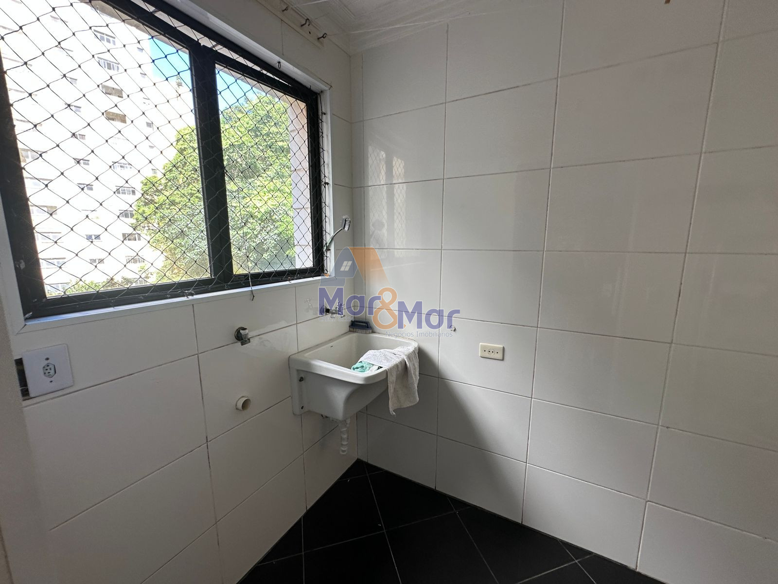 Apartamento na Praia das Pitangueiras, Guarujá - SP
