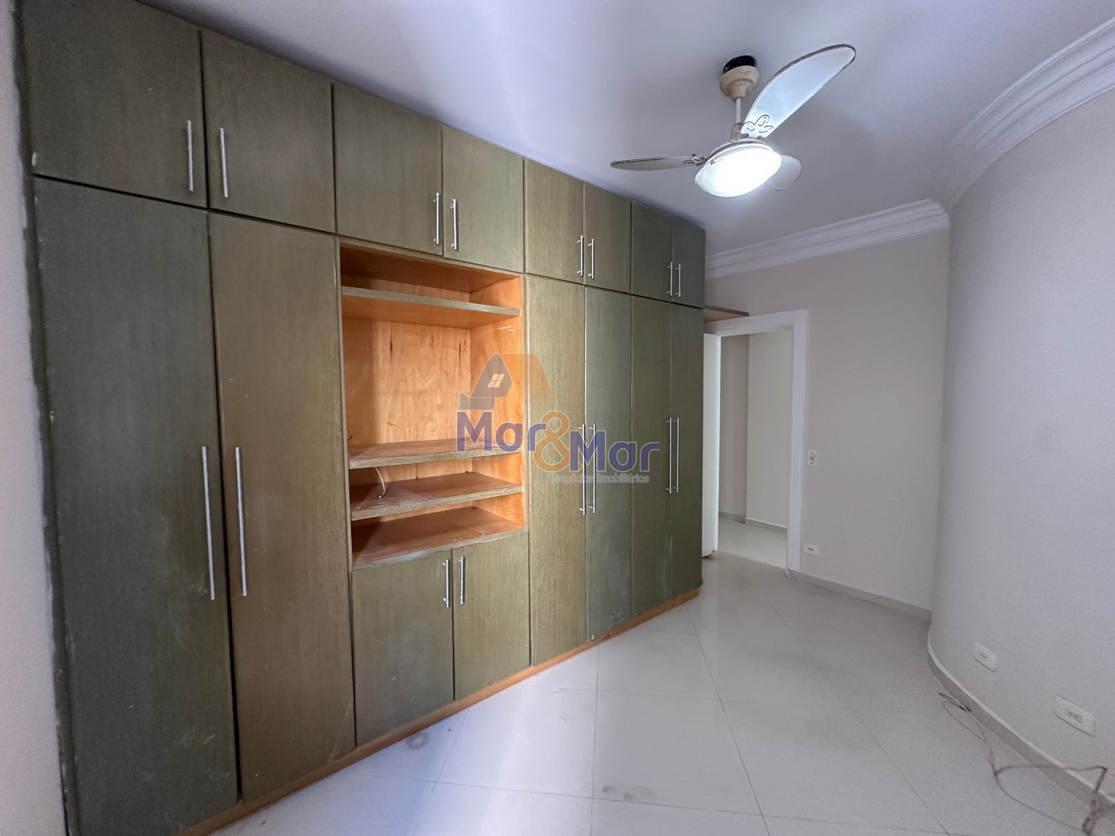 Apartamento na Praia das Pitangueiras, Guarujá - SP