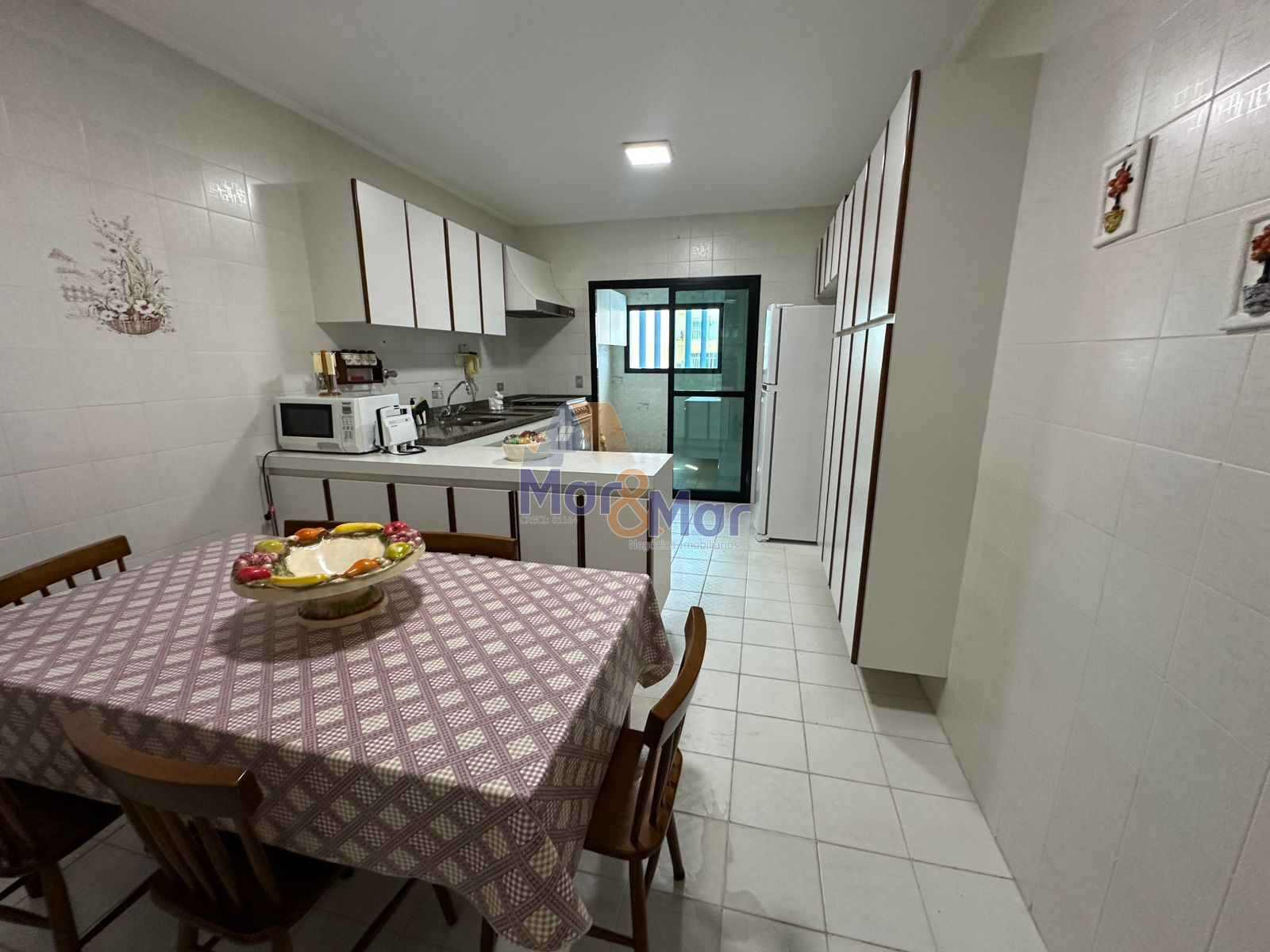 Apartamento na Praia da Enseada, Guarujá - SP