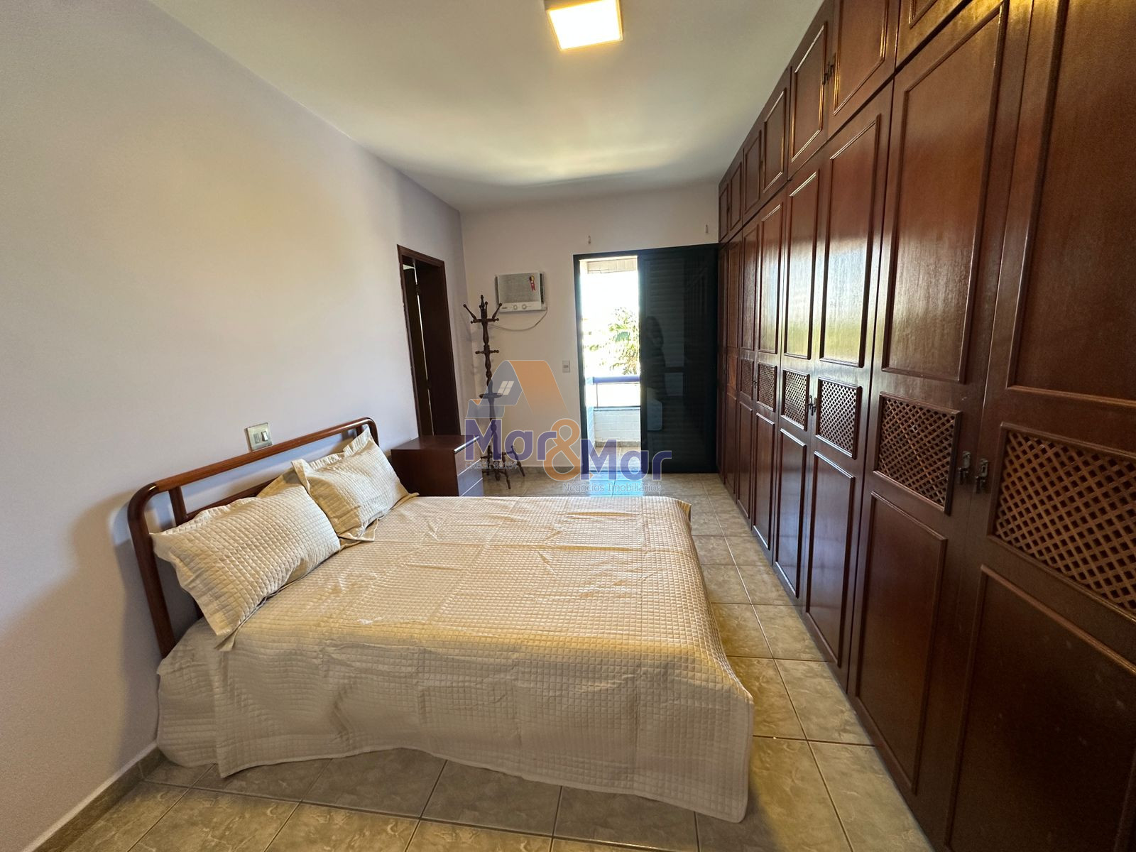 Apartamento na Praia da Enseada, Guarujá - SP