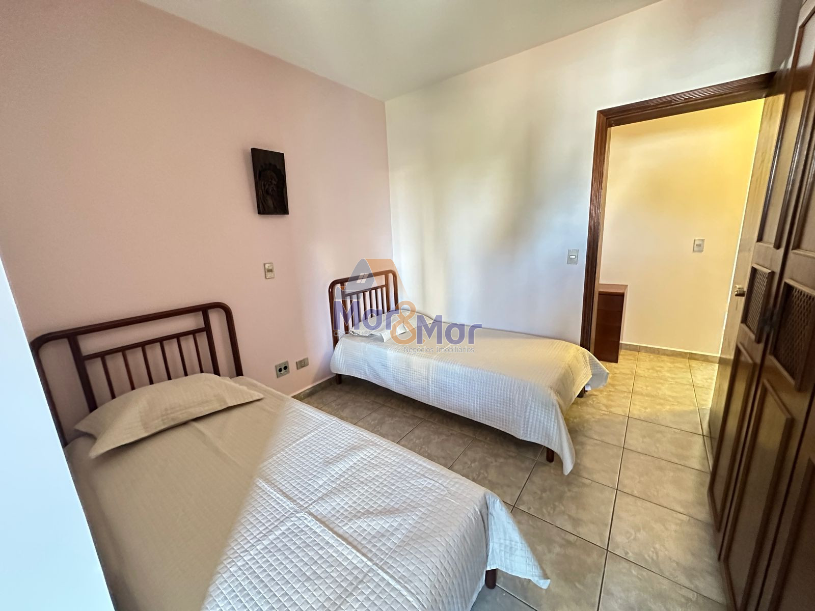 Apartamento na Praia da Enseada, Guarujá - SP