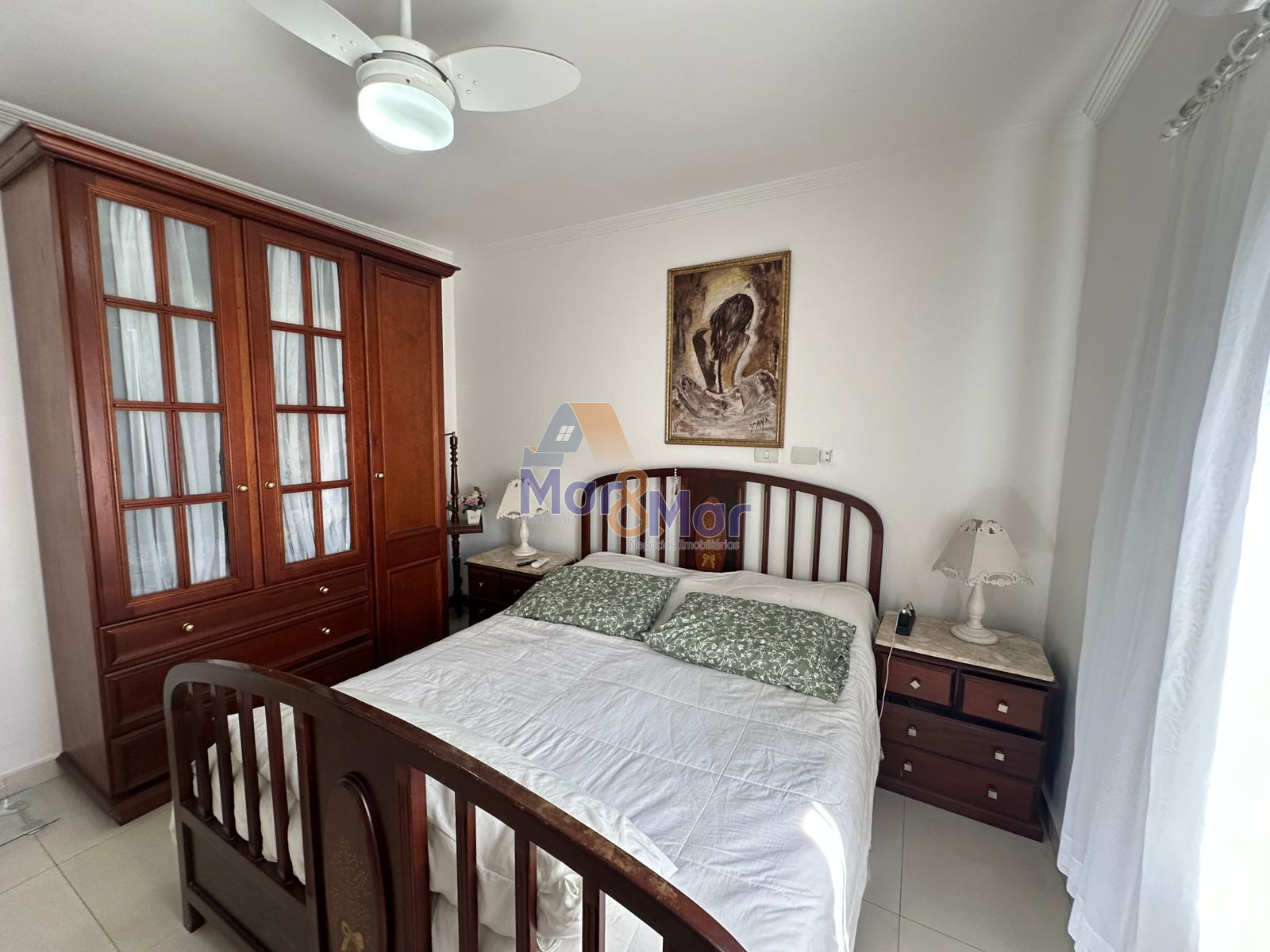 Apartamento na Praia das Pitangueiras, Guarujá - SP