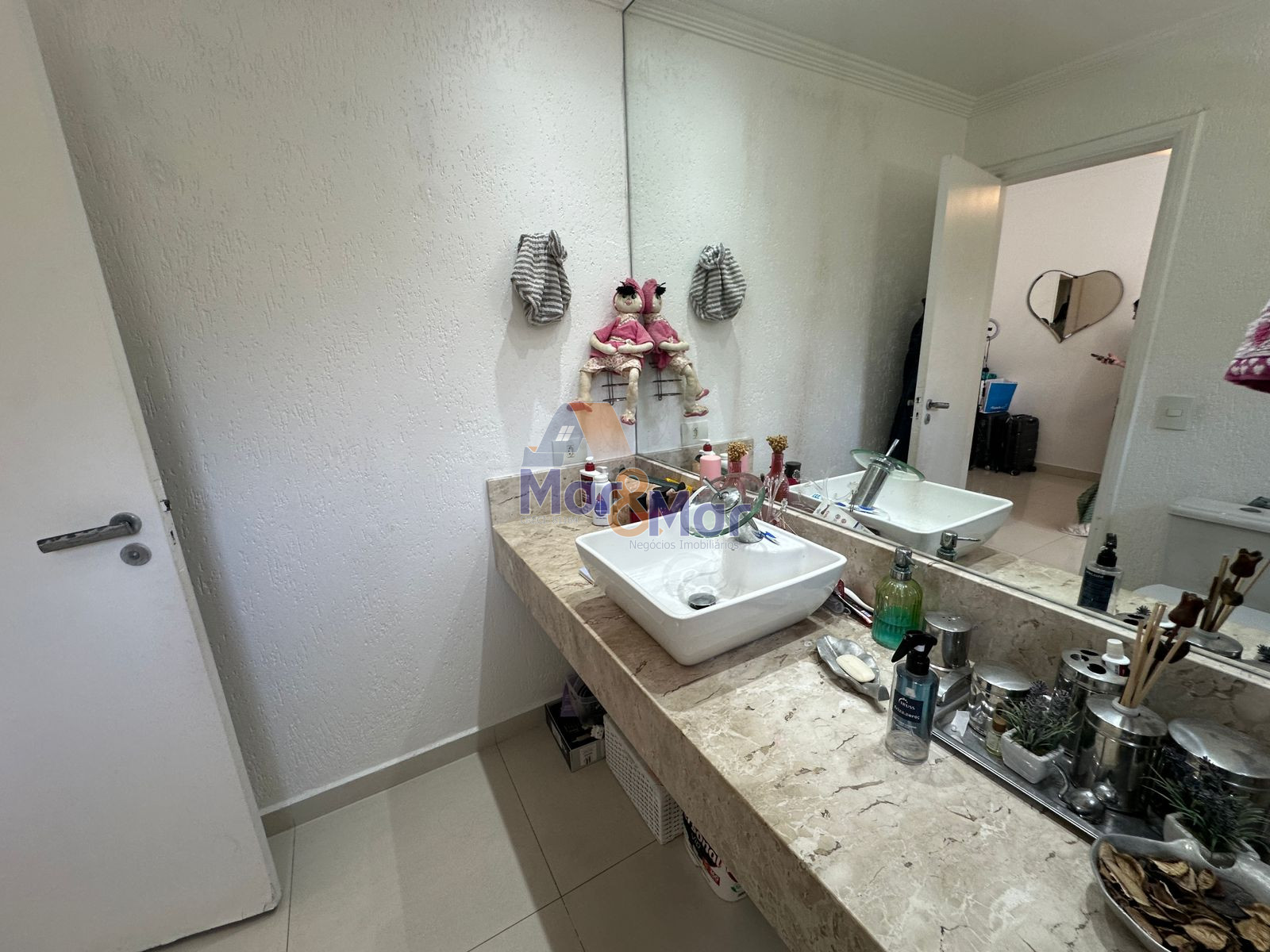 Apartamento na Praia das Pitangueiras, Guarujá - SP