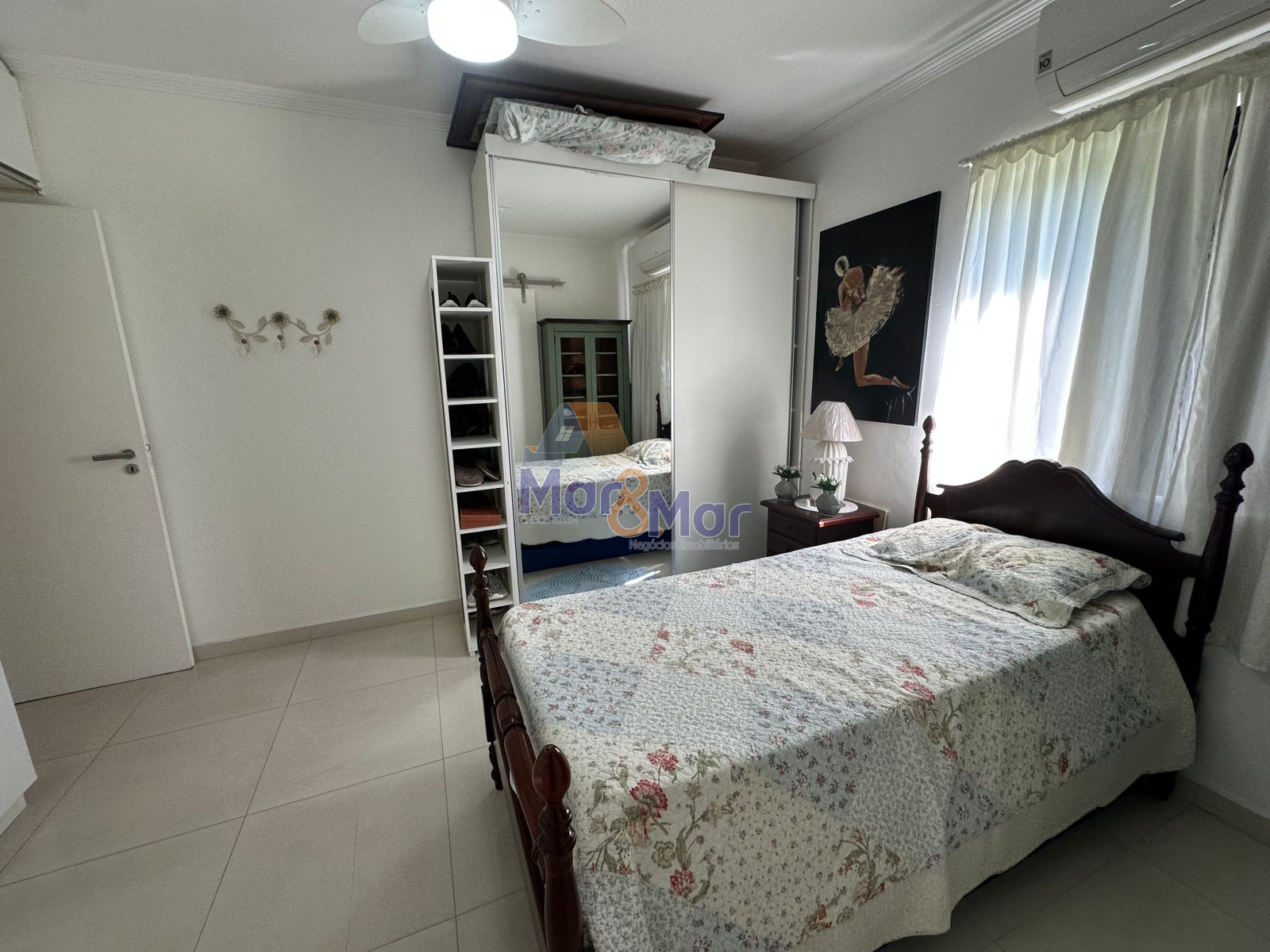 Apartamento na Praia das Pitangueiras, Guarujá - SP