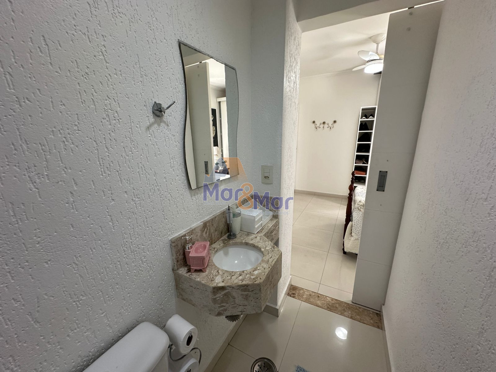Apartamento na Praia das Pitangueiras, Guarujá - SP
