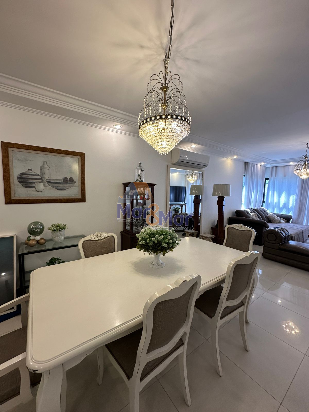 Apartamento na Praia das Pitangueiras, Guarujá - SP