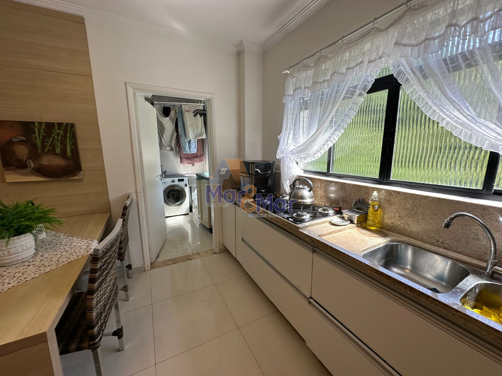 Apartamento na Praia das Pitangueiras, Guarujá - SP