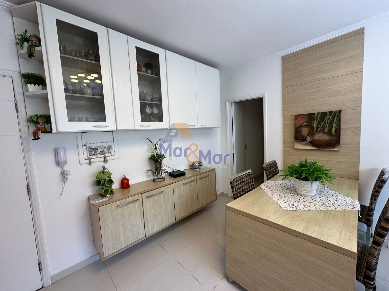 Apartamento na Praia das Pitangueiras, Guarujá - SP
