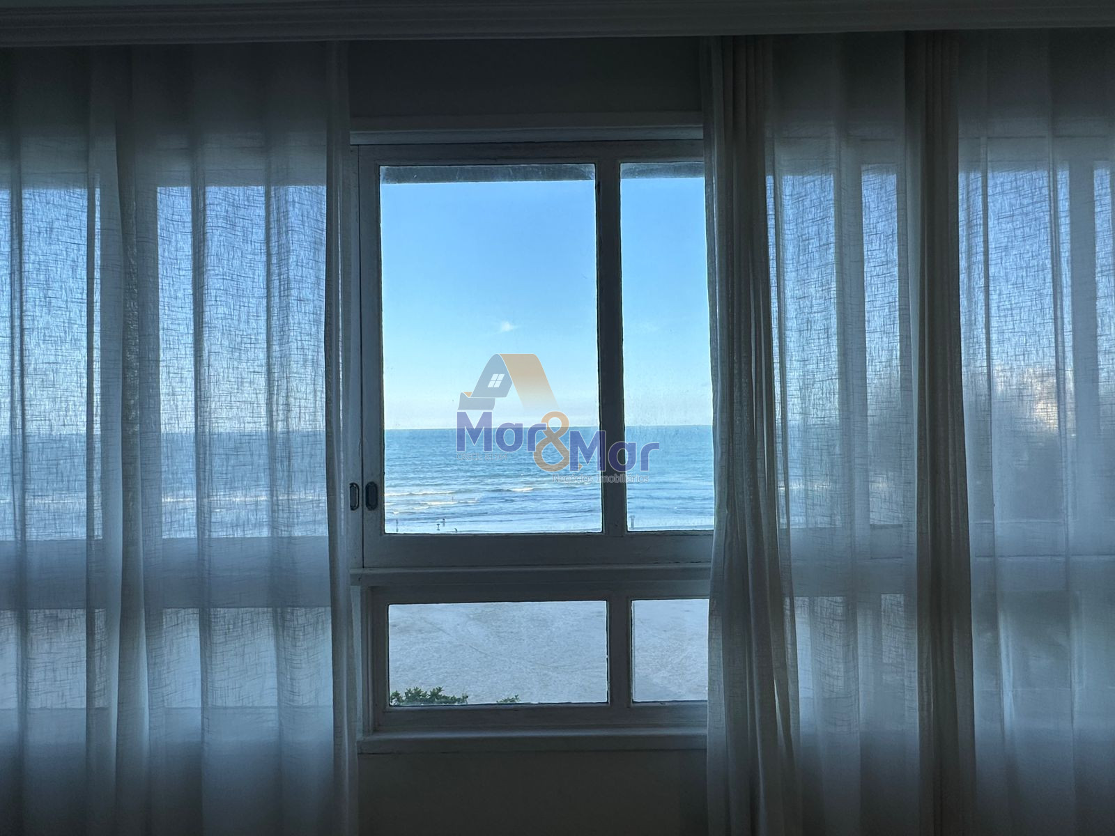 Apartamento Frente ao Mar nas Pitangueiras, Guarujá - SP