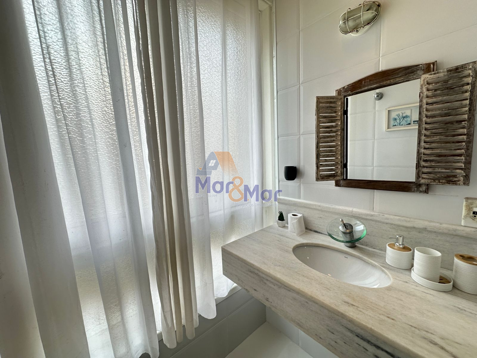 Apartamento Frente ao Mar nas Pitangueiras, Guarujá - SP