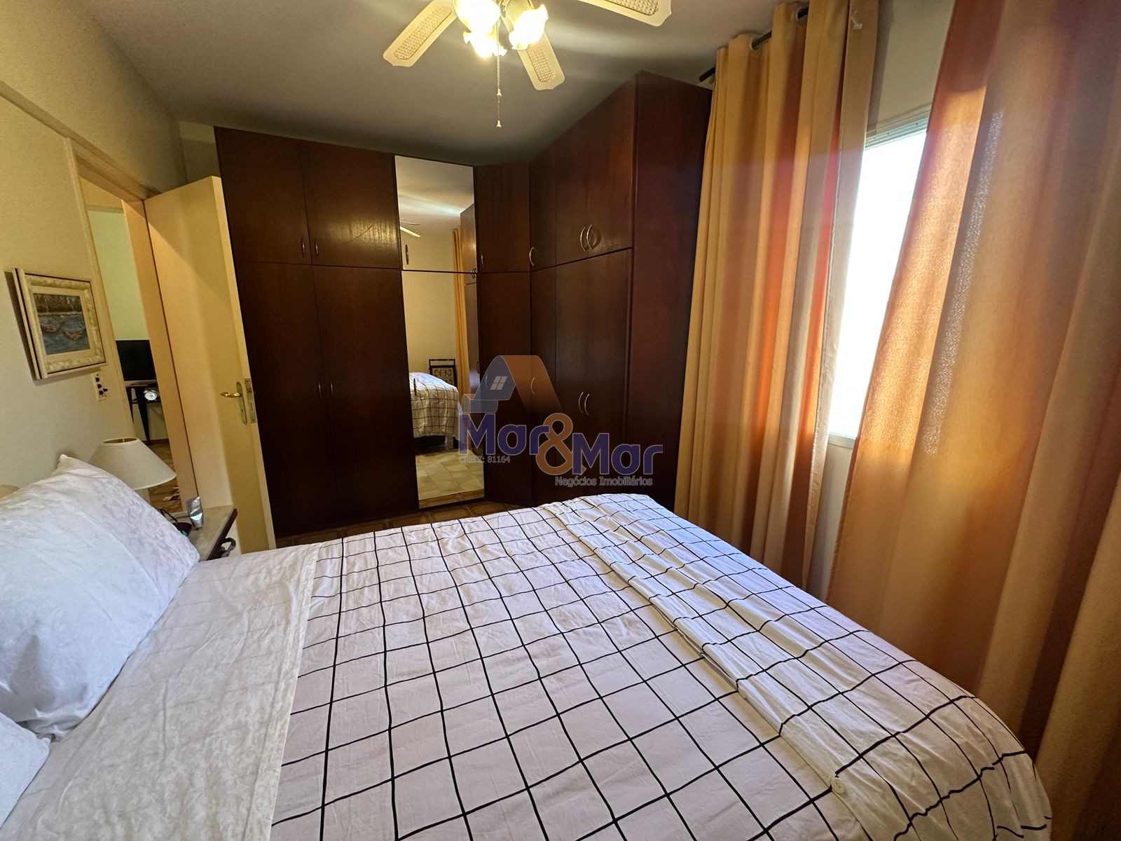 Apartamento na Praia da Enseada, Guarujá - SP