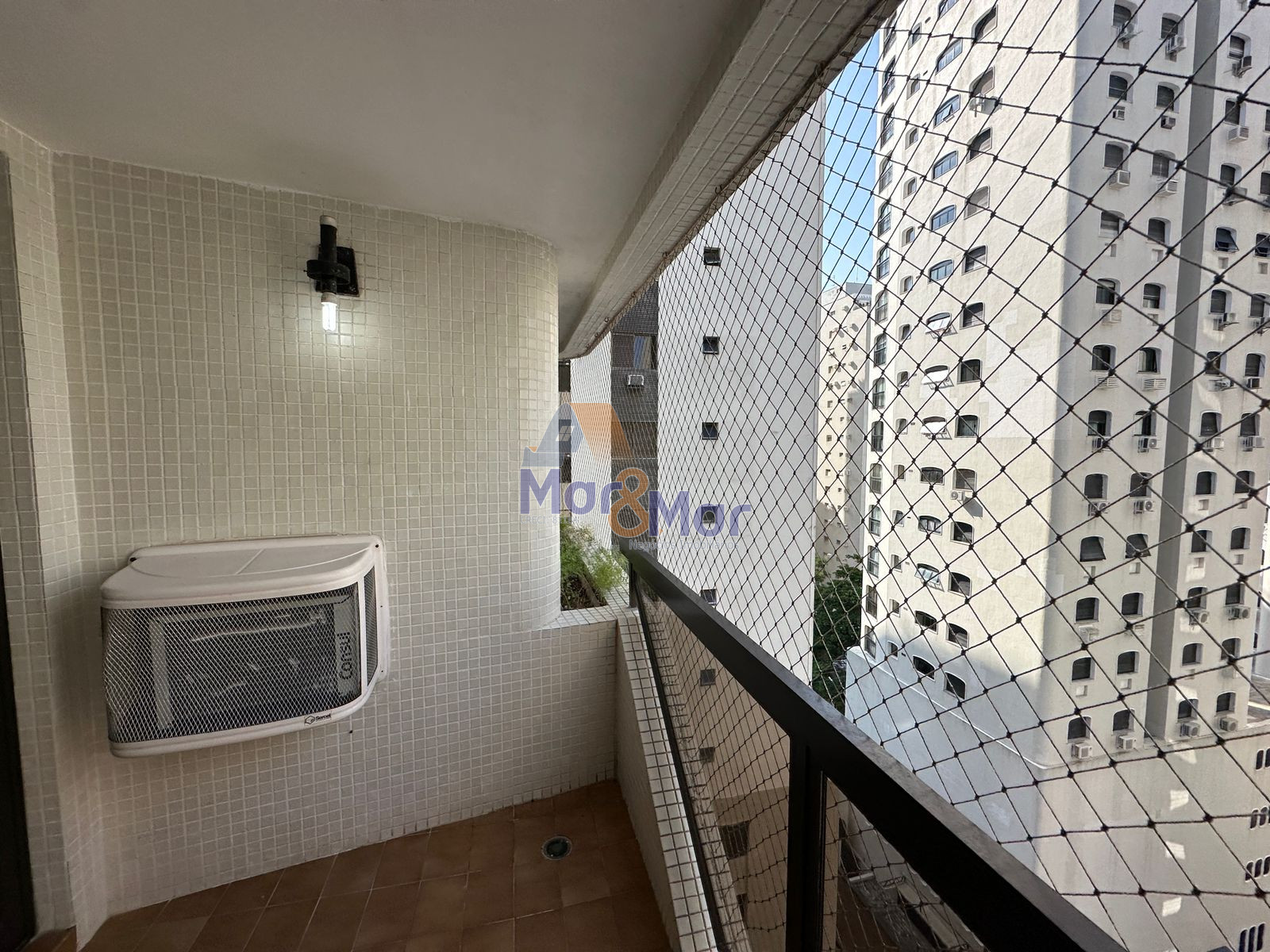Apartamento na Praia das Pitangueiras, Guarujá - SP