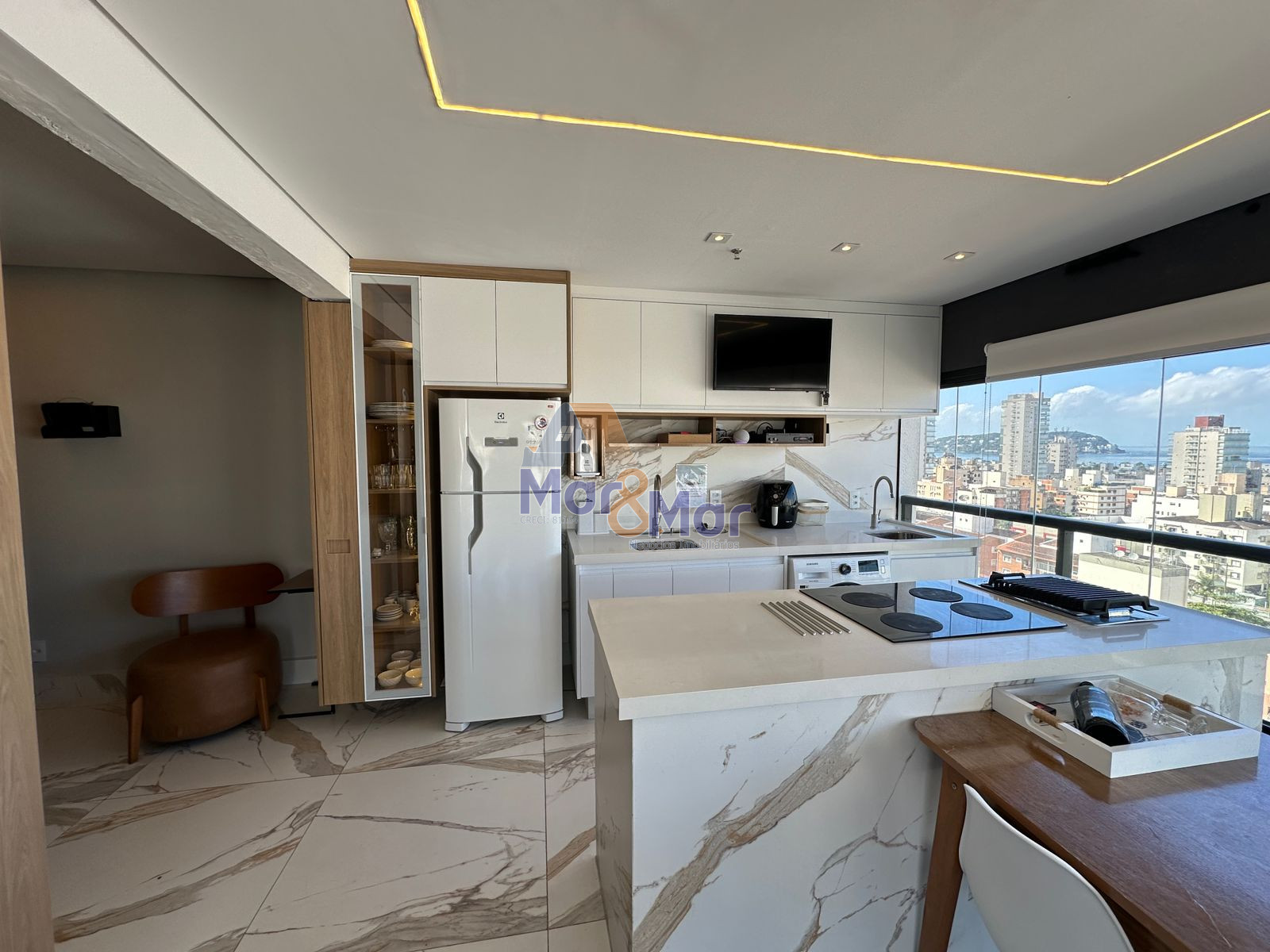 Apartamento na Praia da Enseada, Guarujá - SP
