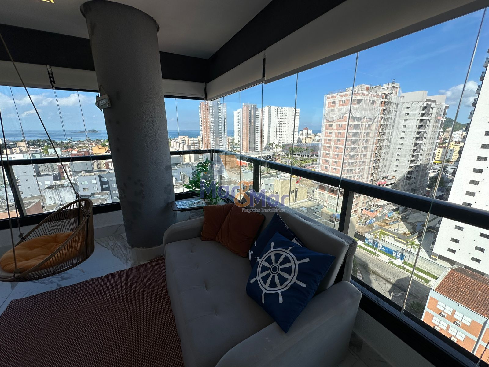 Apartamento na Praia da Enseada, Guarujá - SP