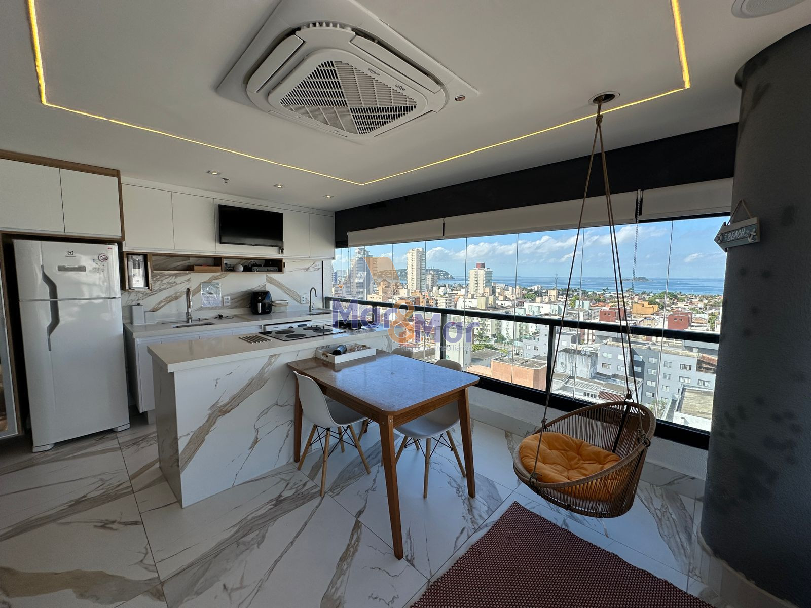 Apartamento na Praia da Enseada, Guarujá - SP
