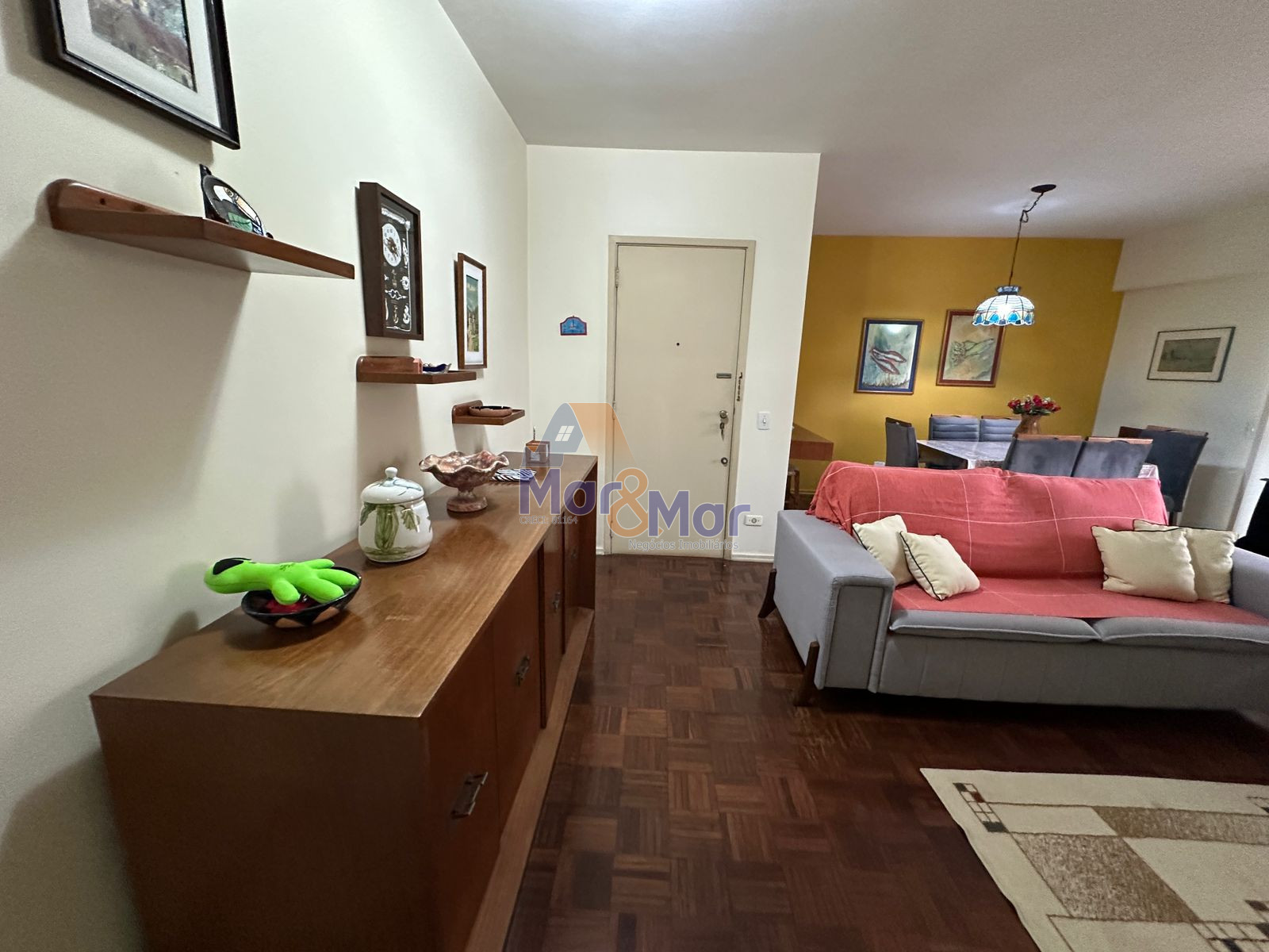 Apartamento na Praia das Pitangueiras, Guarujá - SP