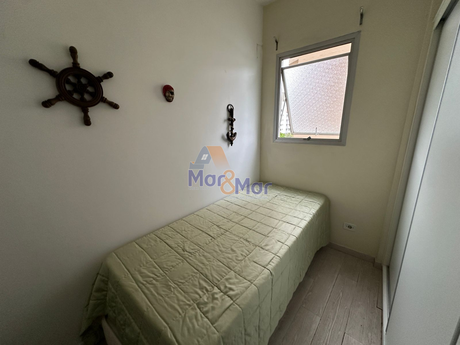 Apartamento na Praia das Pitangueiras, Guarujá - SP