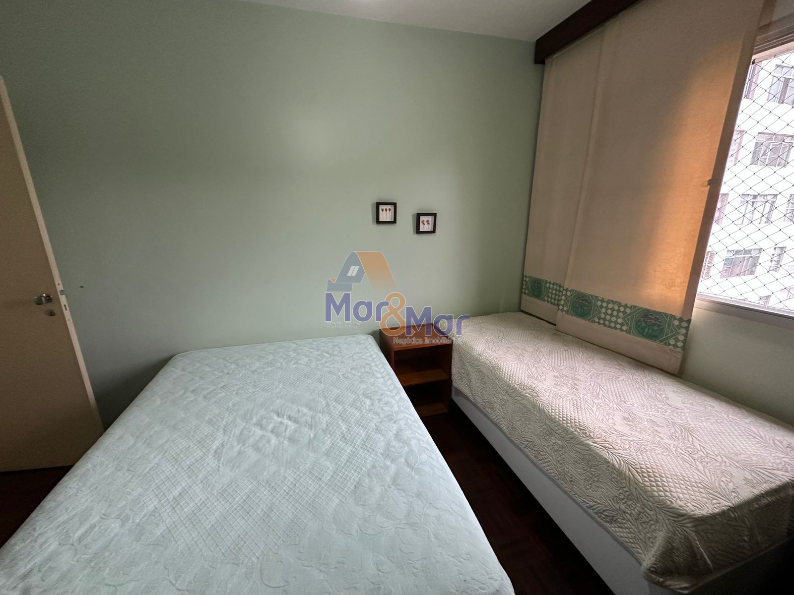 Apartamento na Praia das Pitangueiras, Guarujá - SP