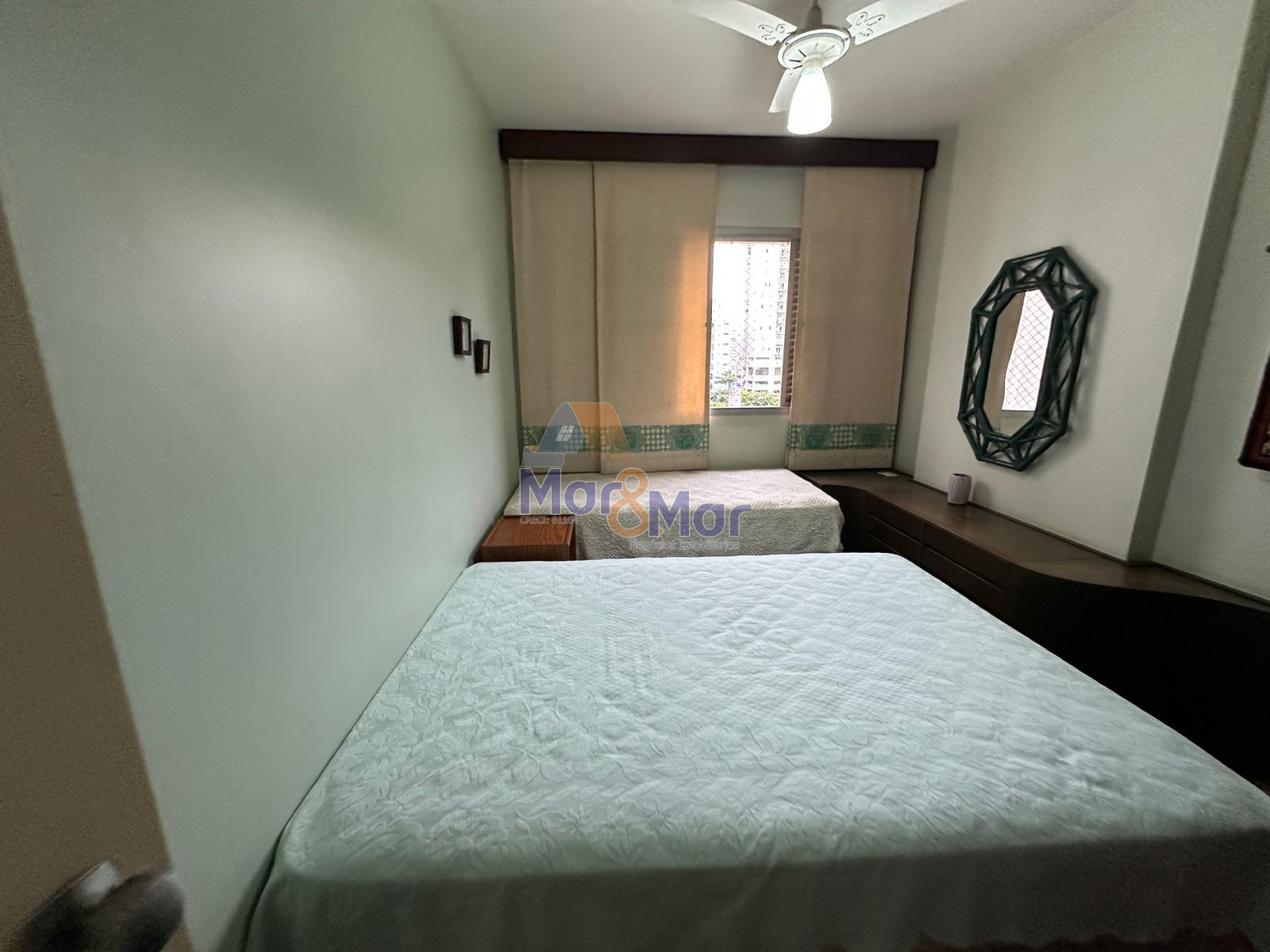 Apartamento na Praia das Pitangueiras, Guarujá - SP