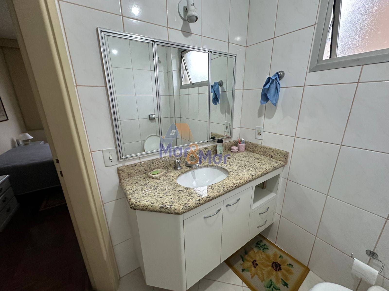 Apartamento na Praia das Pitangueiras, Guarujá - SP