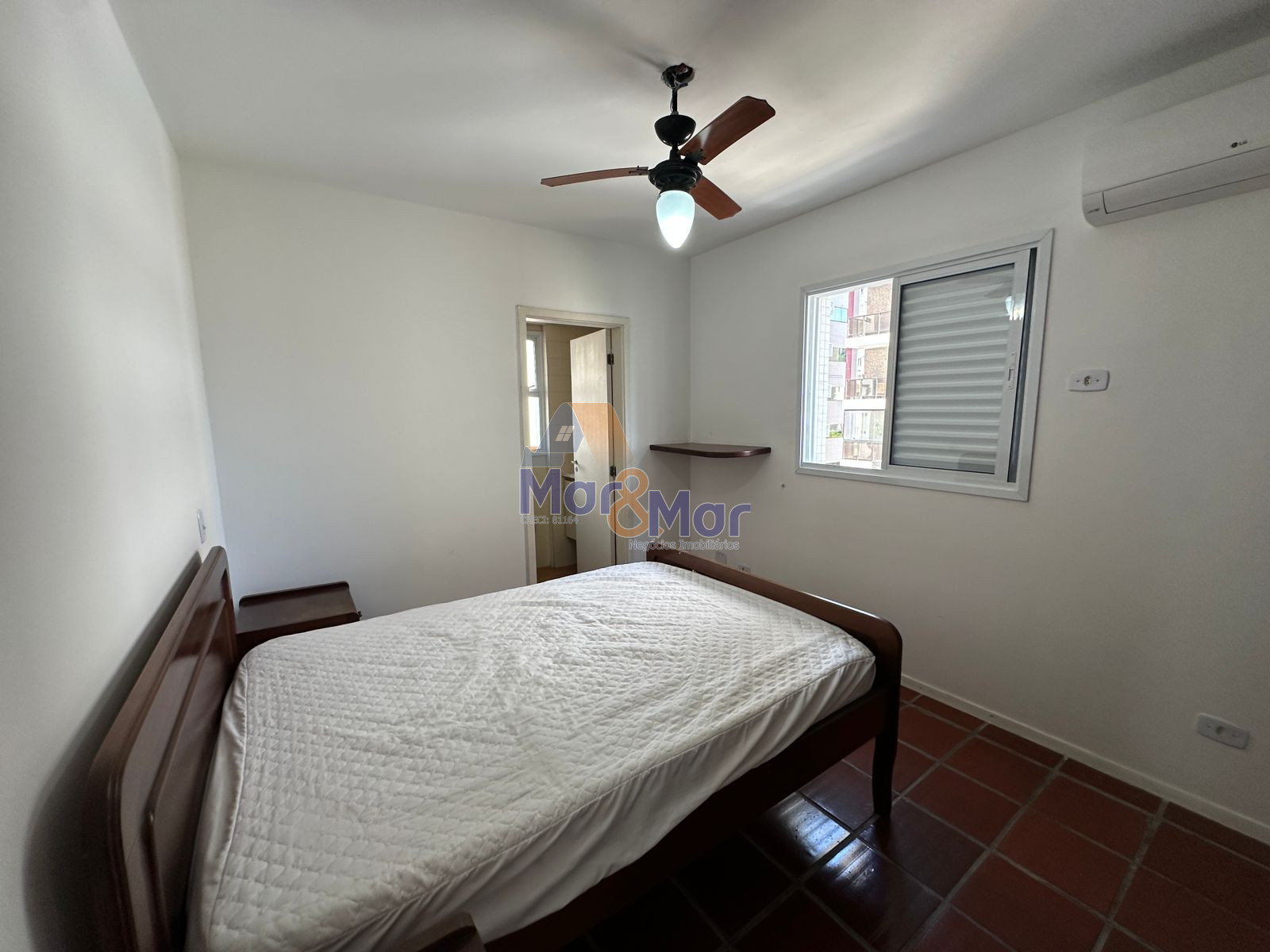 Apartamento na Praia das Pitangueiras, Guarujá - SP