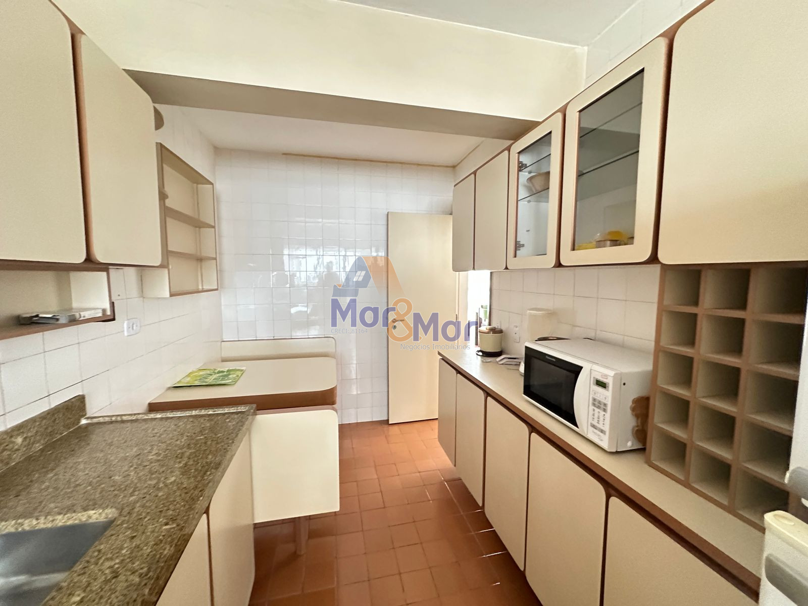 Apartamento na Praia das Pitangueiras, Guarujá - SP