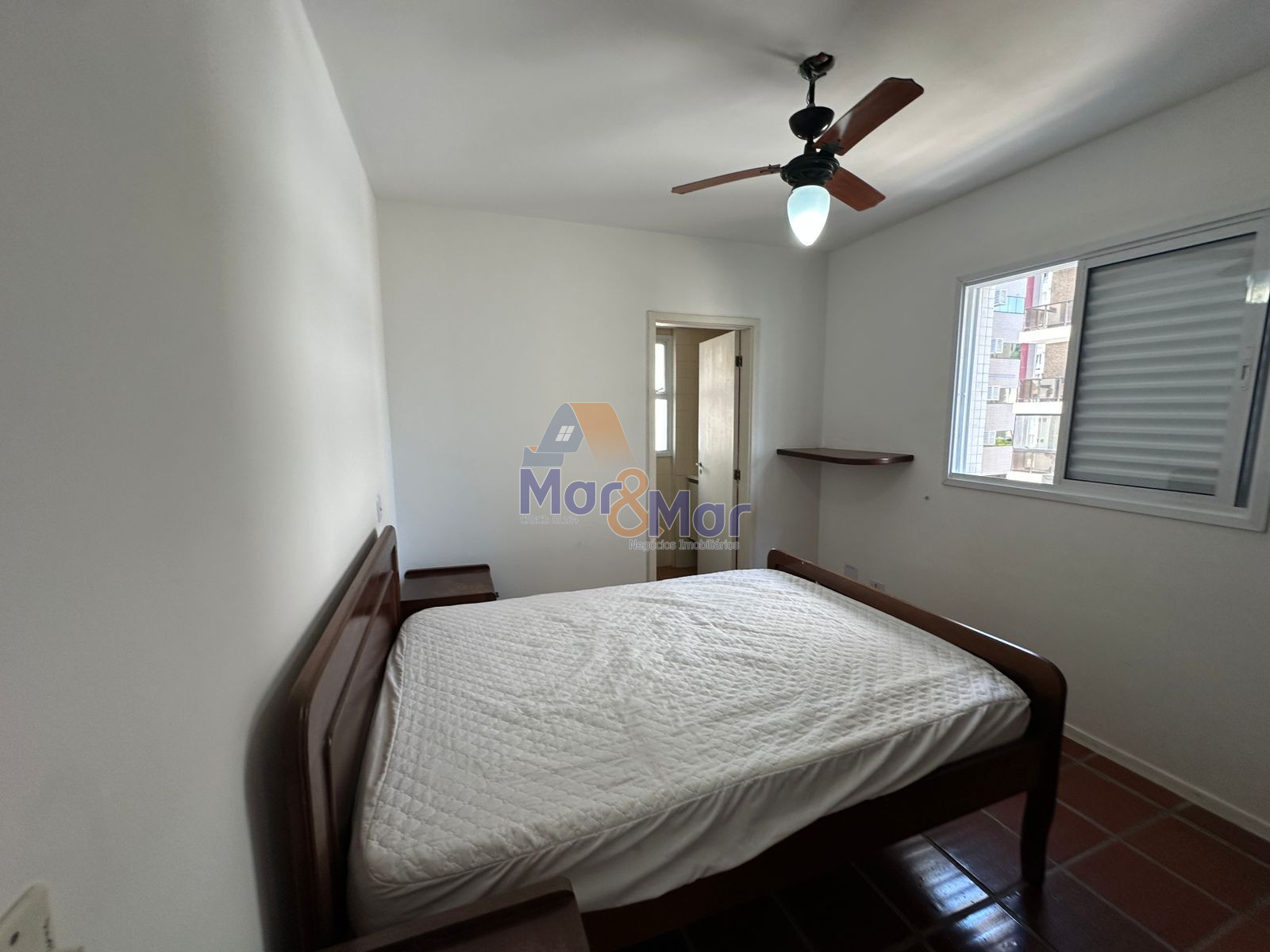 Apartamento na Praia das Pitangueiras, Guarujá - SP