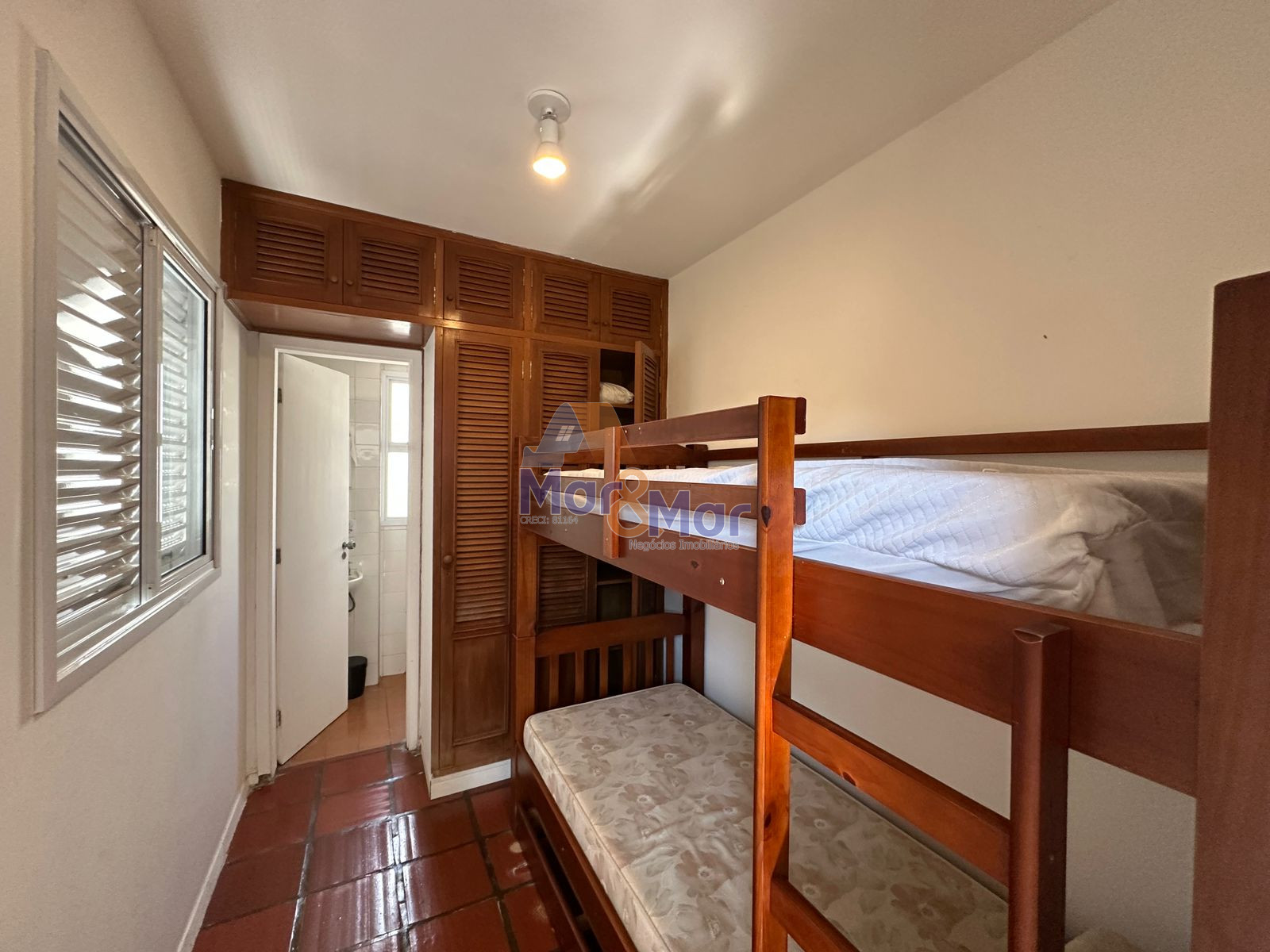 Apartamento na Praia das Pitangueiras, Guarujá - SP