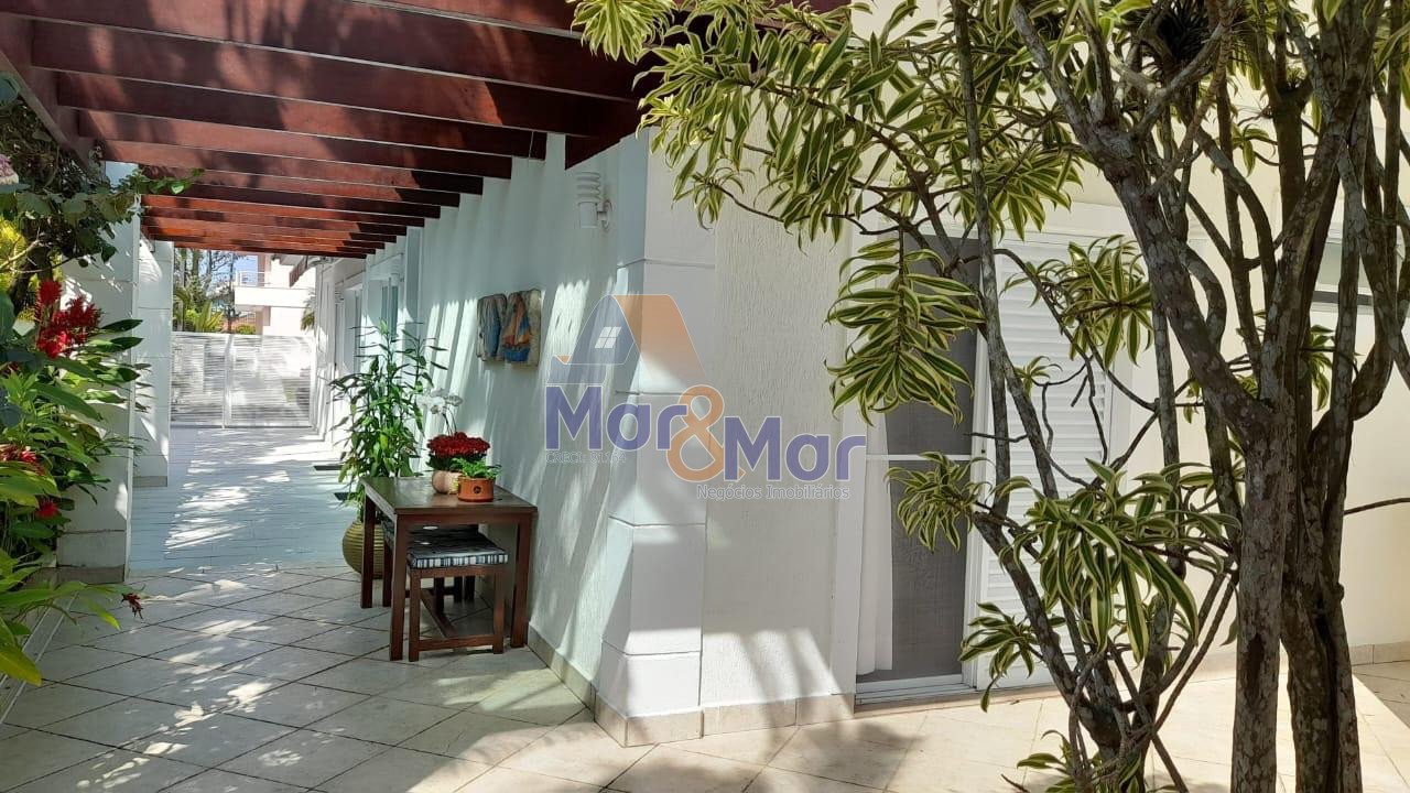 Casa em Condomínio na Praia da Enseada, Guarujá - SP