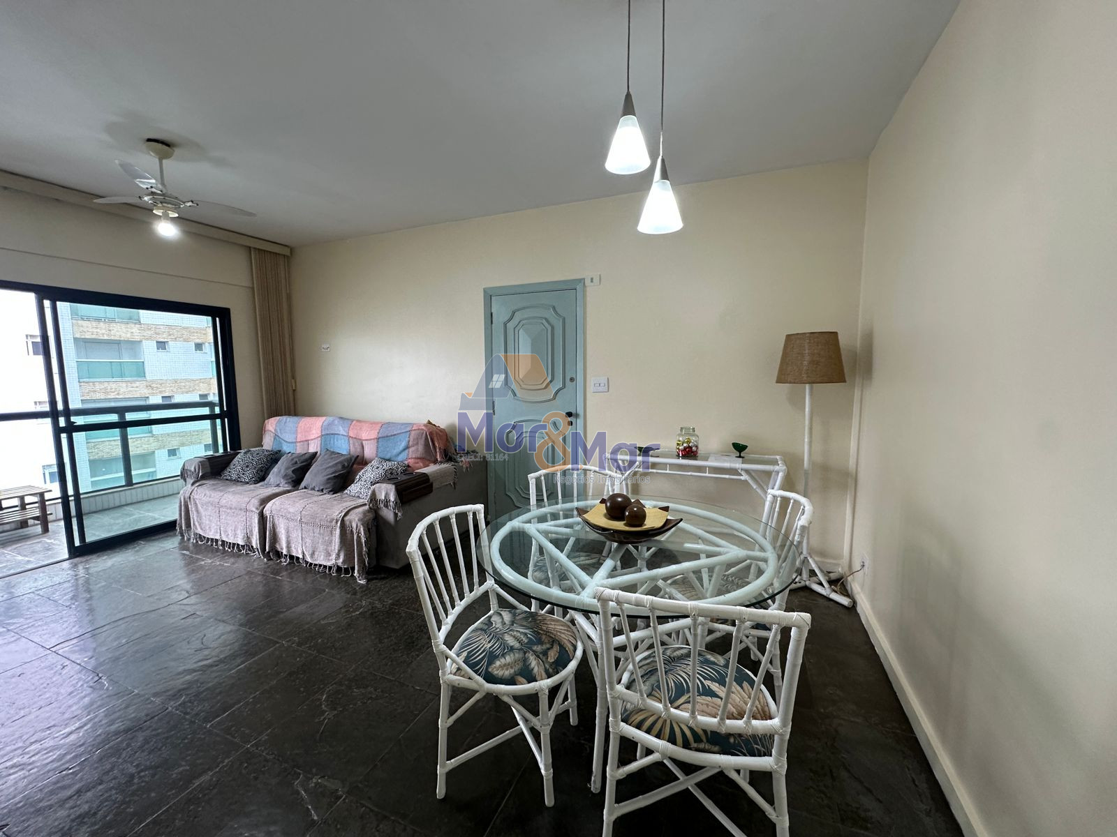 Apartamento na Praia das Astúrias, Guarujá - SP