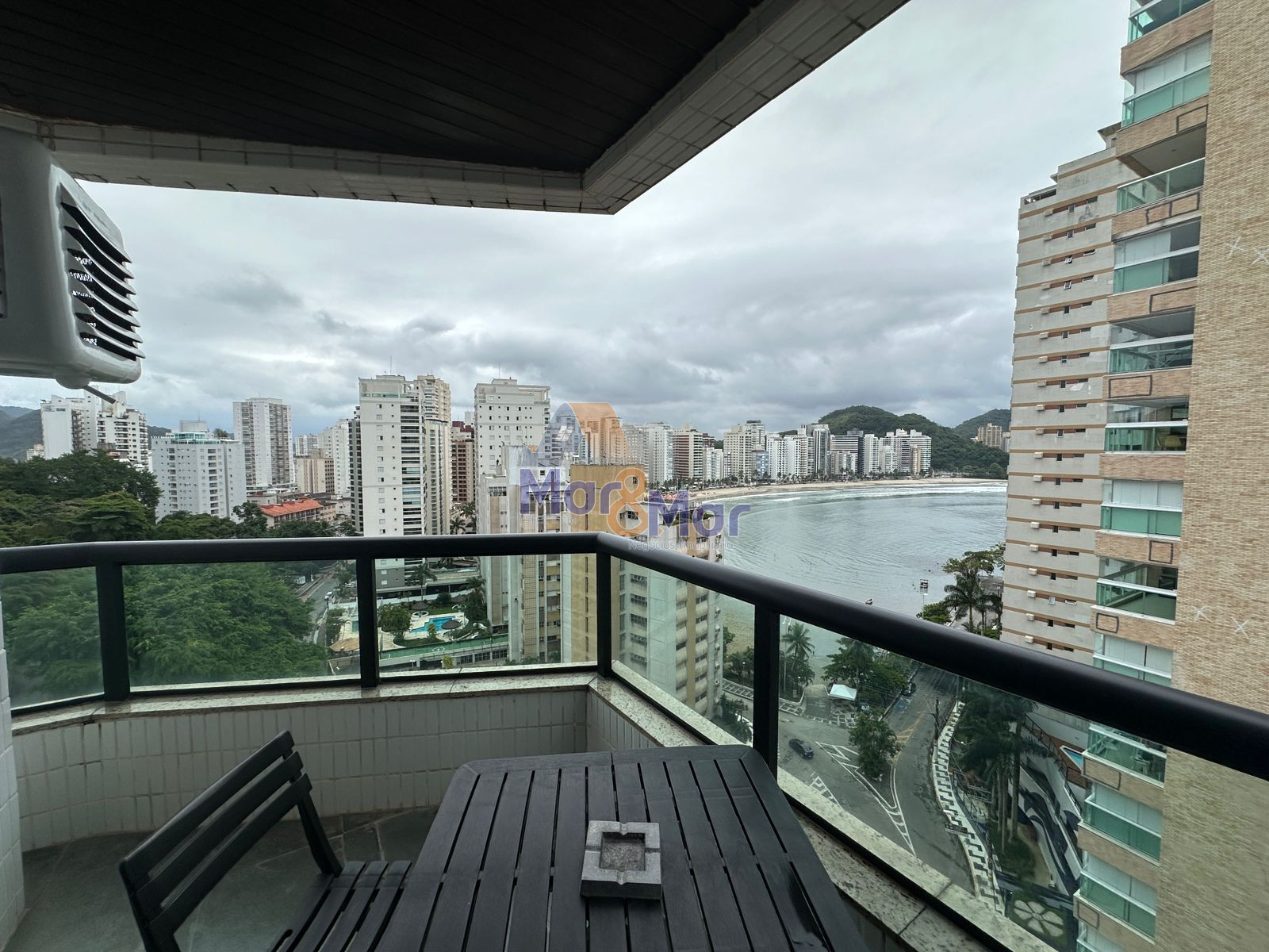 Apartamento na Praia das Astúrias, Guarujá - SP