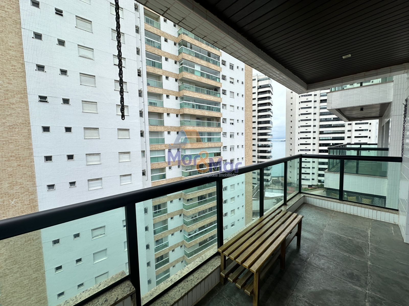 Apartamento na Praia das Astúrias, Guarujá - SP